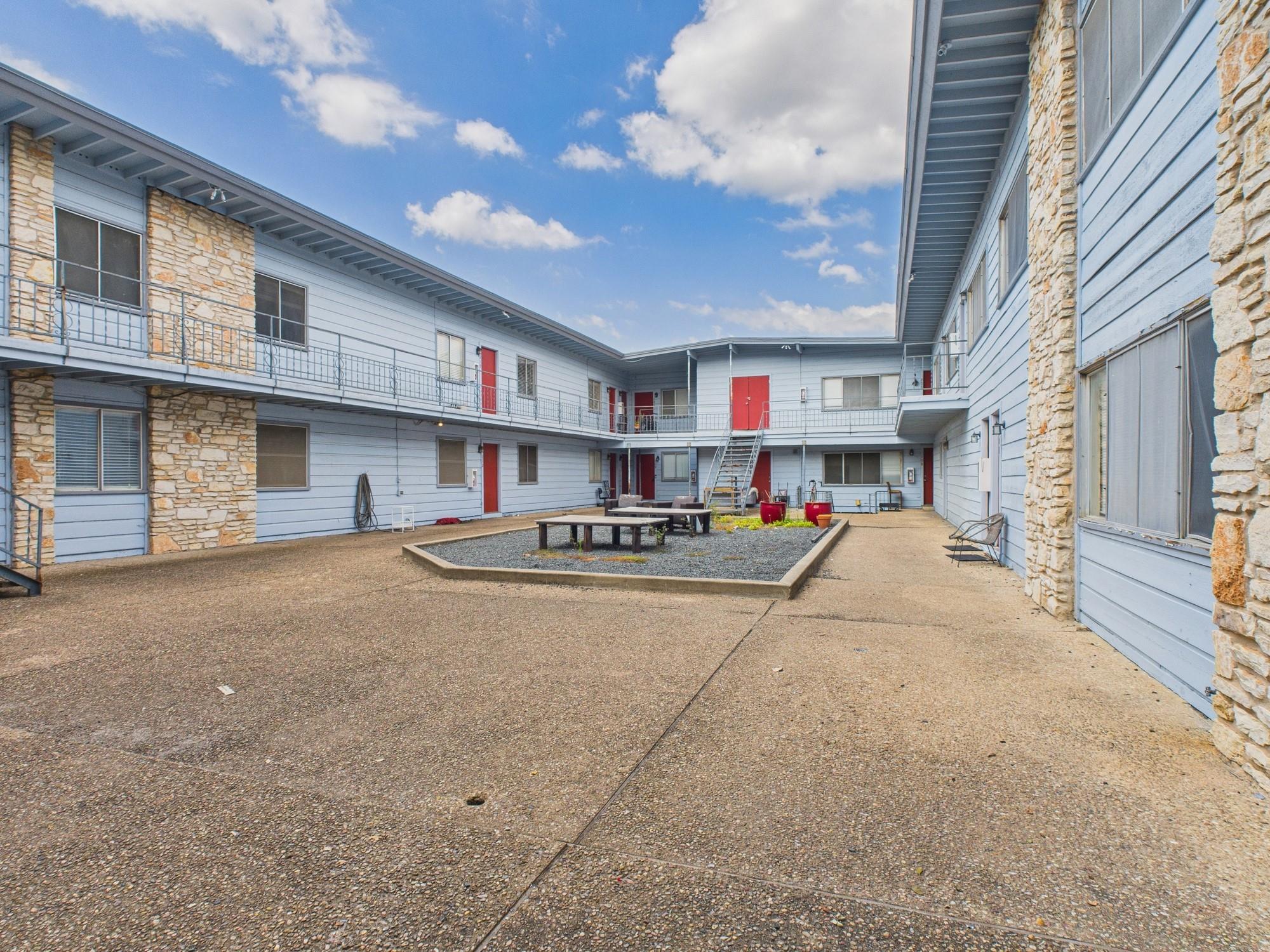 2408 Longview St #101 Property Photo 13