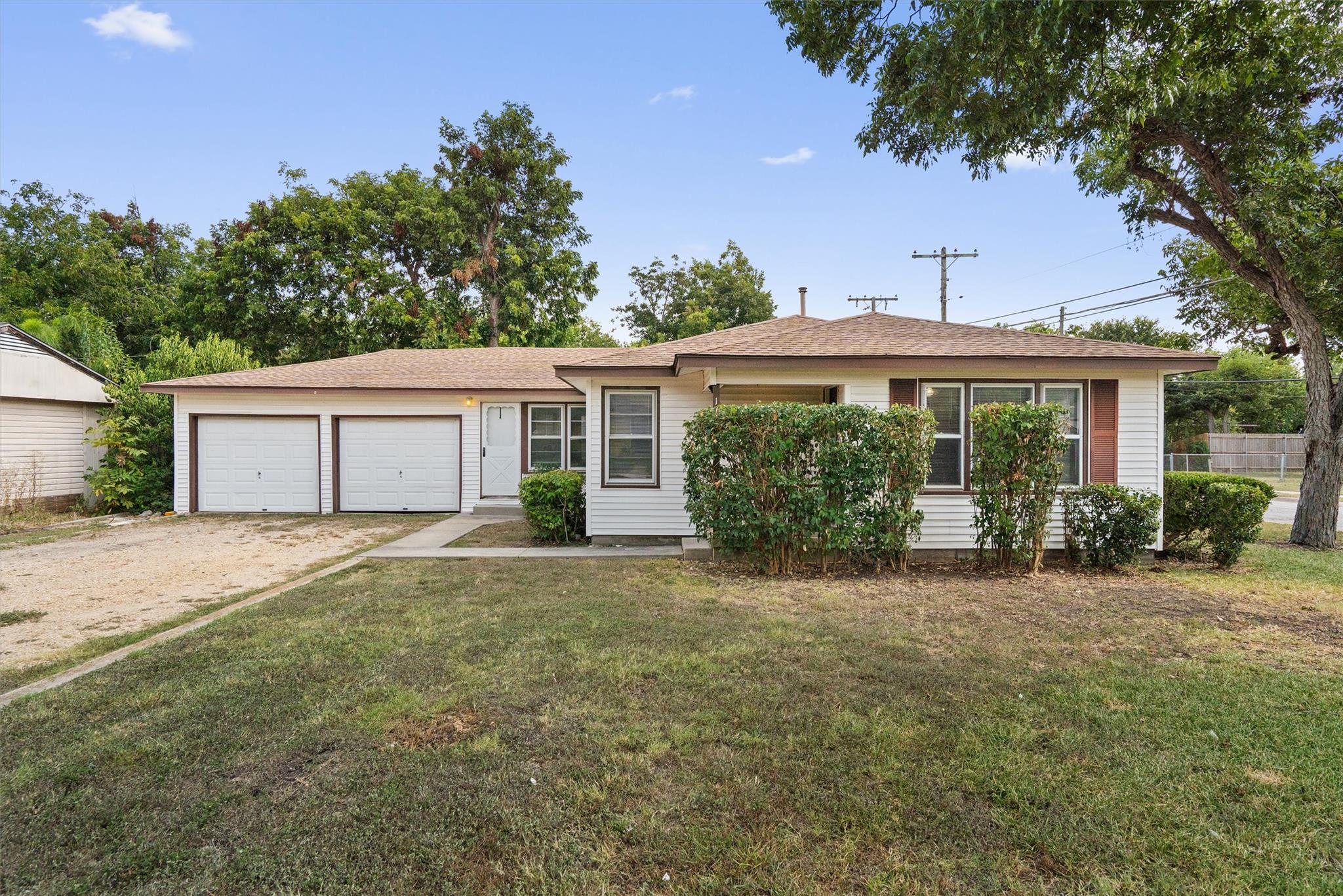 1119 Kent St Property Photo 1