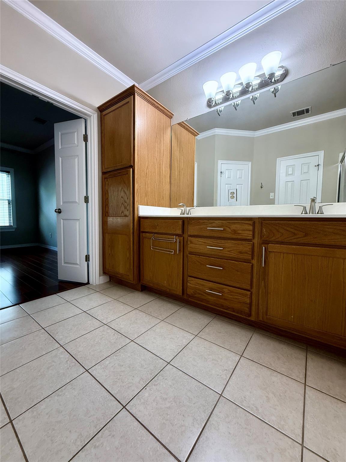 411 W Saint Elmo Rd #39 Property Photo 8