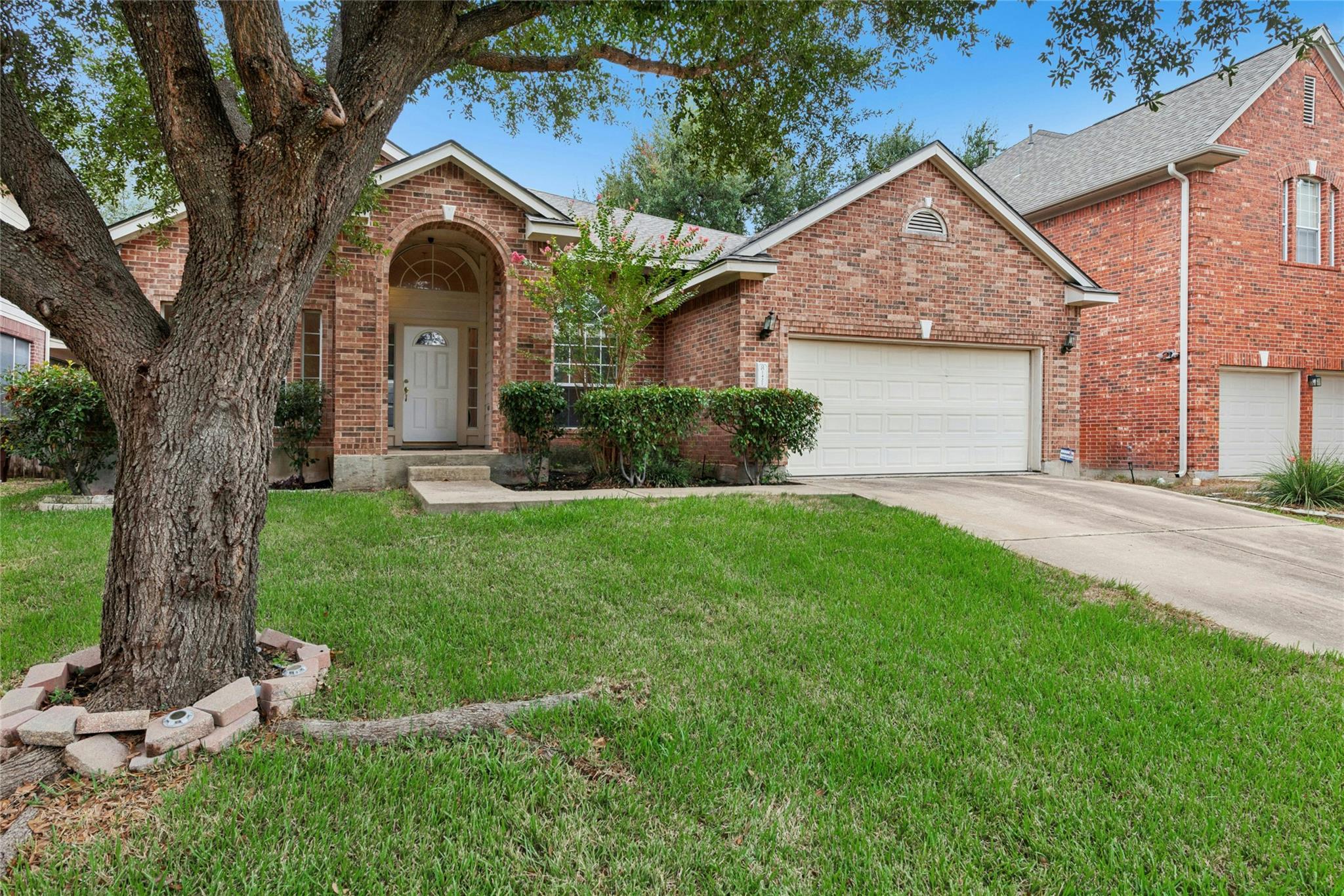 1421 Hargis Crk Property Photo 2