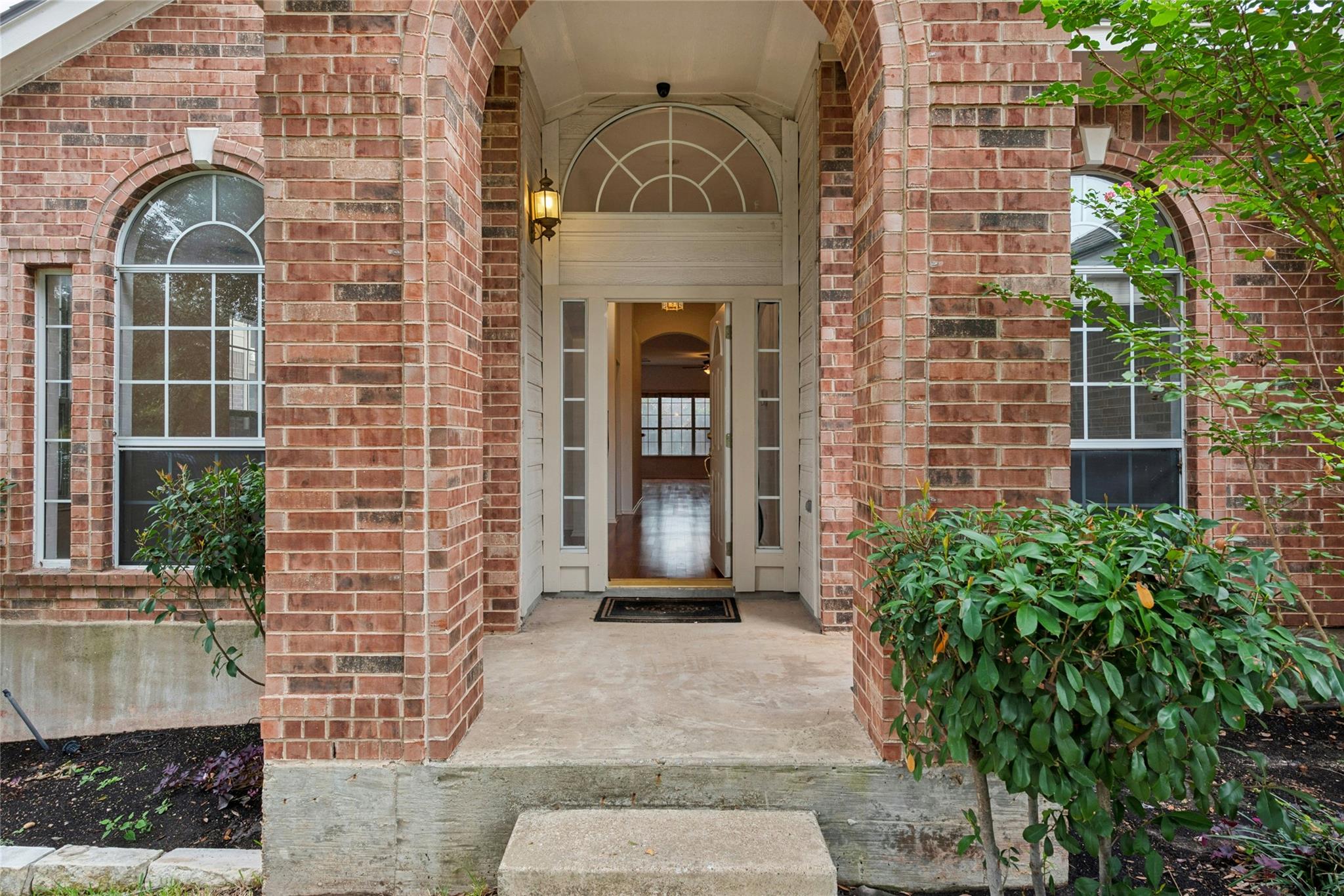 1421 Hargis Crk Property Photo 3