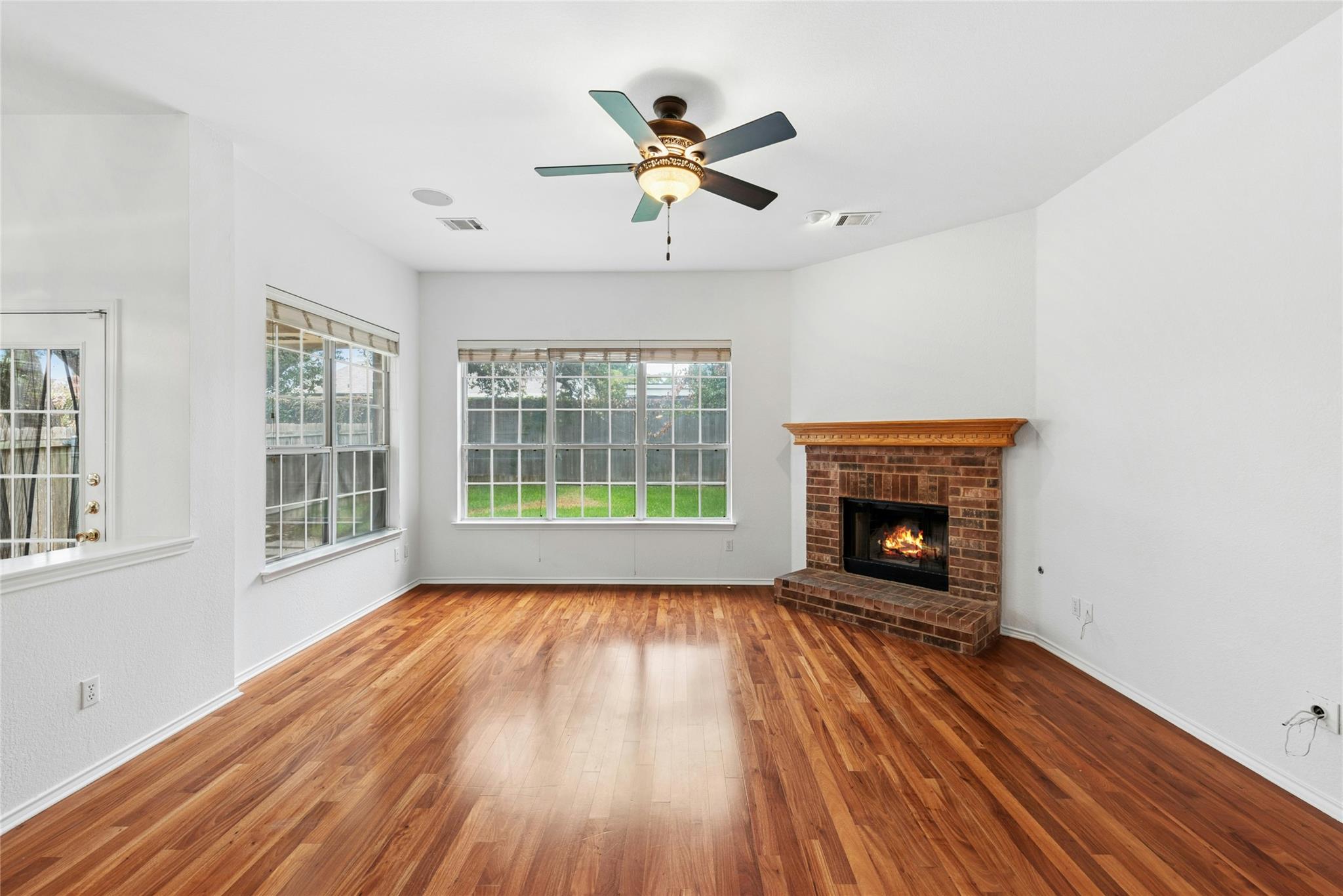 1421 Hargis Crk Property Photo 8