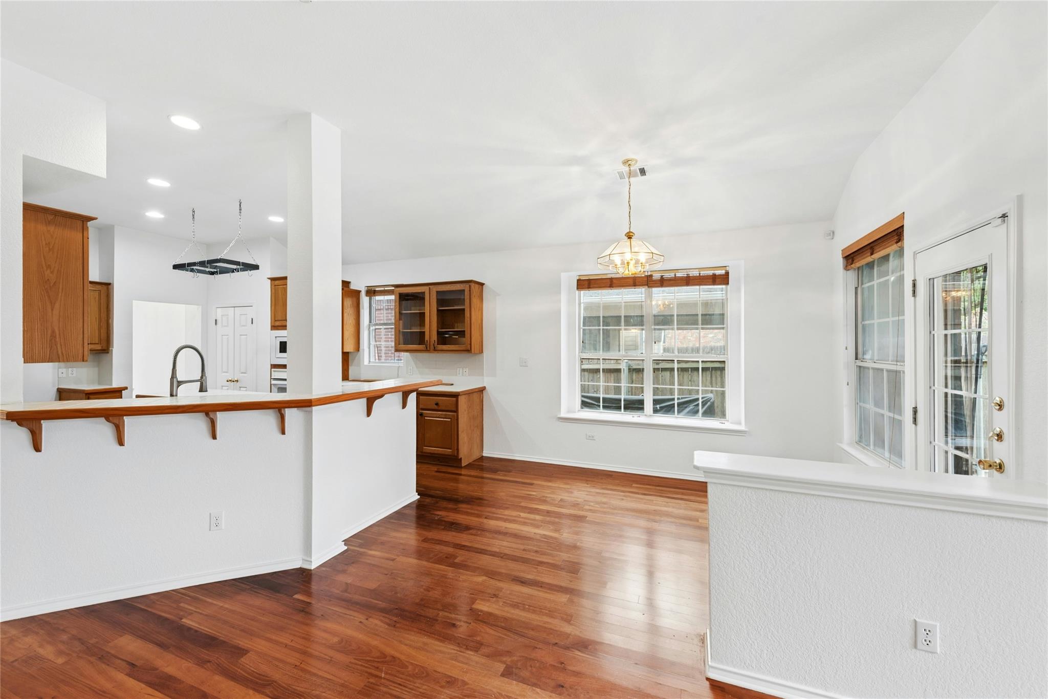 1421 Hargis Crk Property Photo 9
