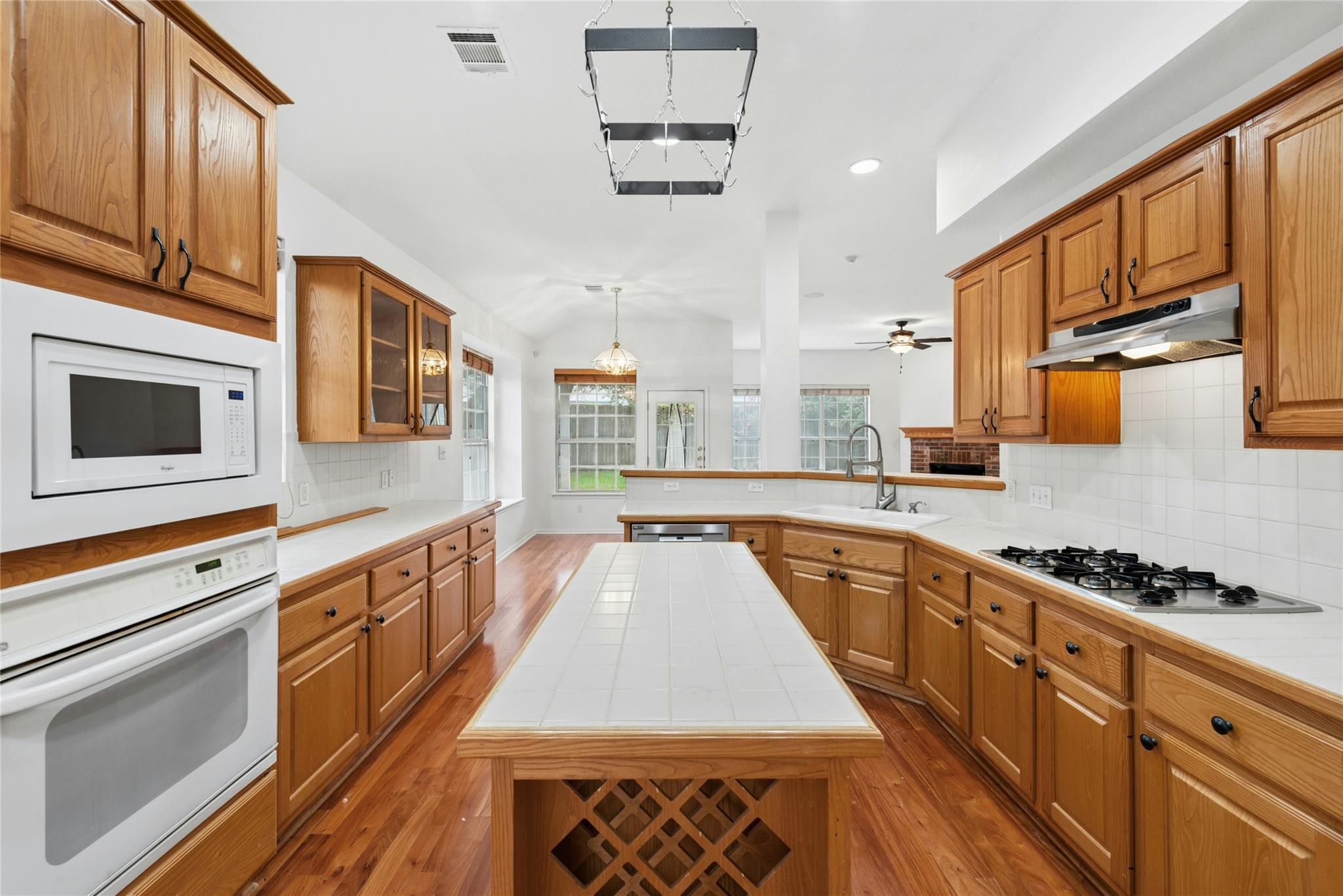 1421 Hargis Crk Property Photo 12