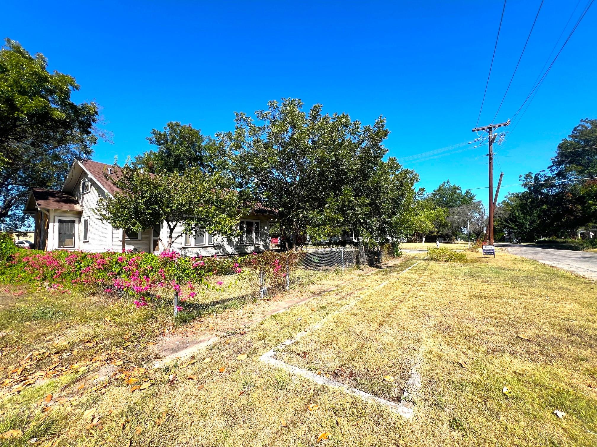 525 Washburn St Property Photo 1