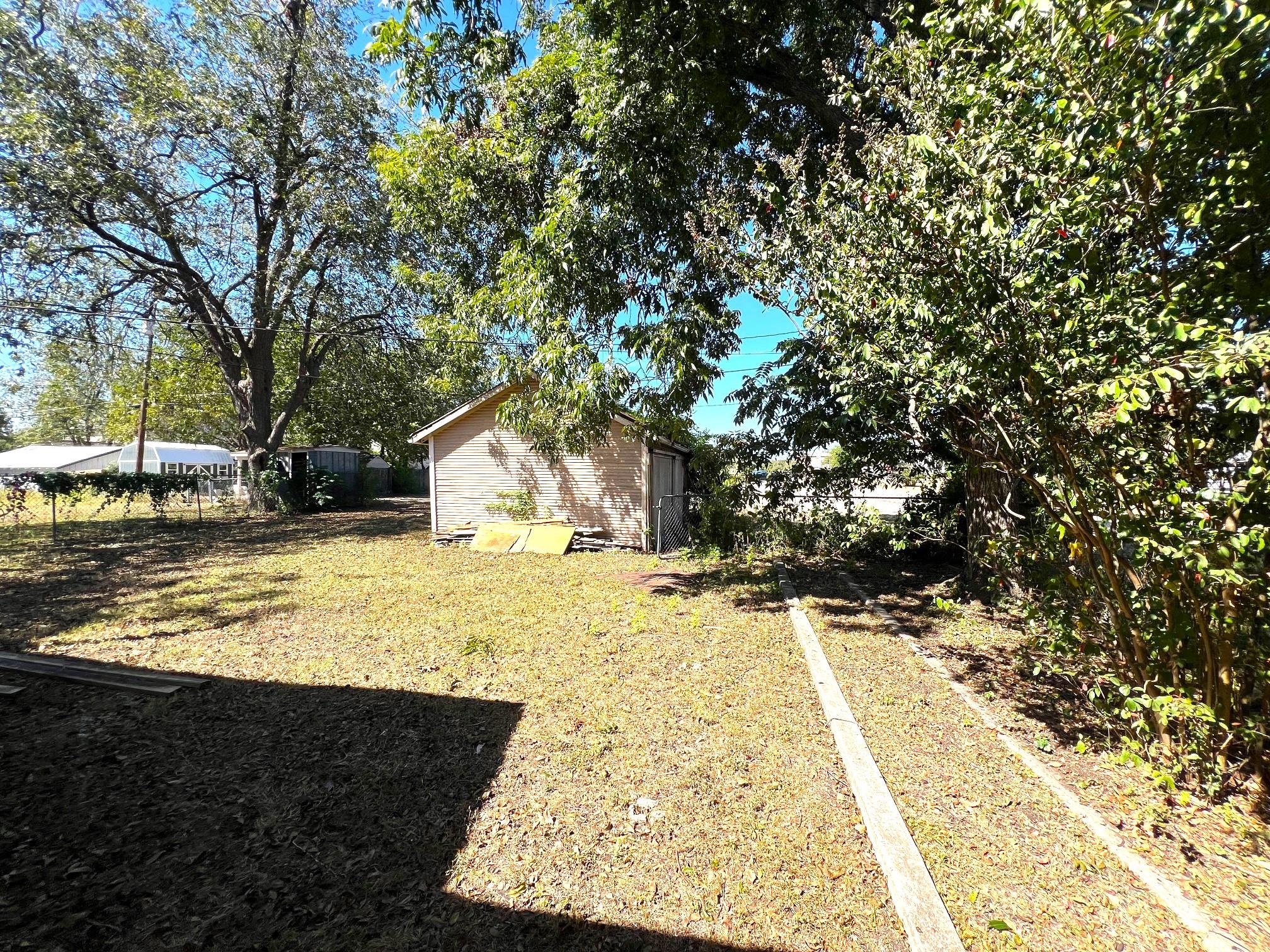 525 Washburn St Property Photo 5
