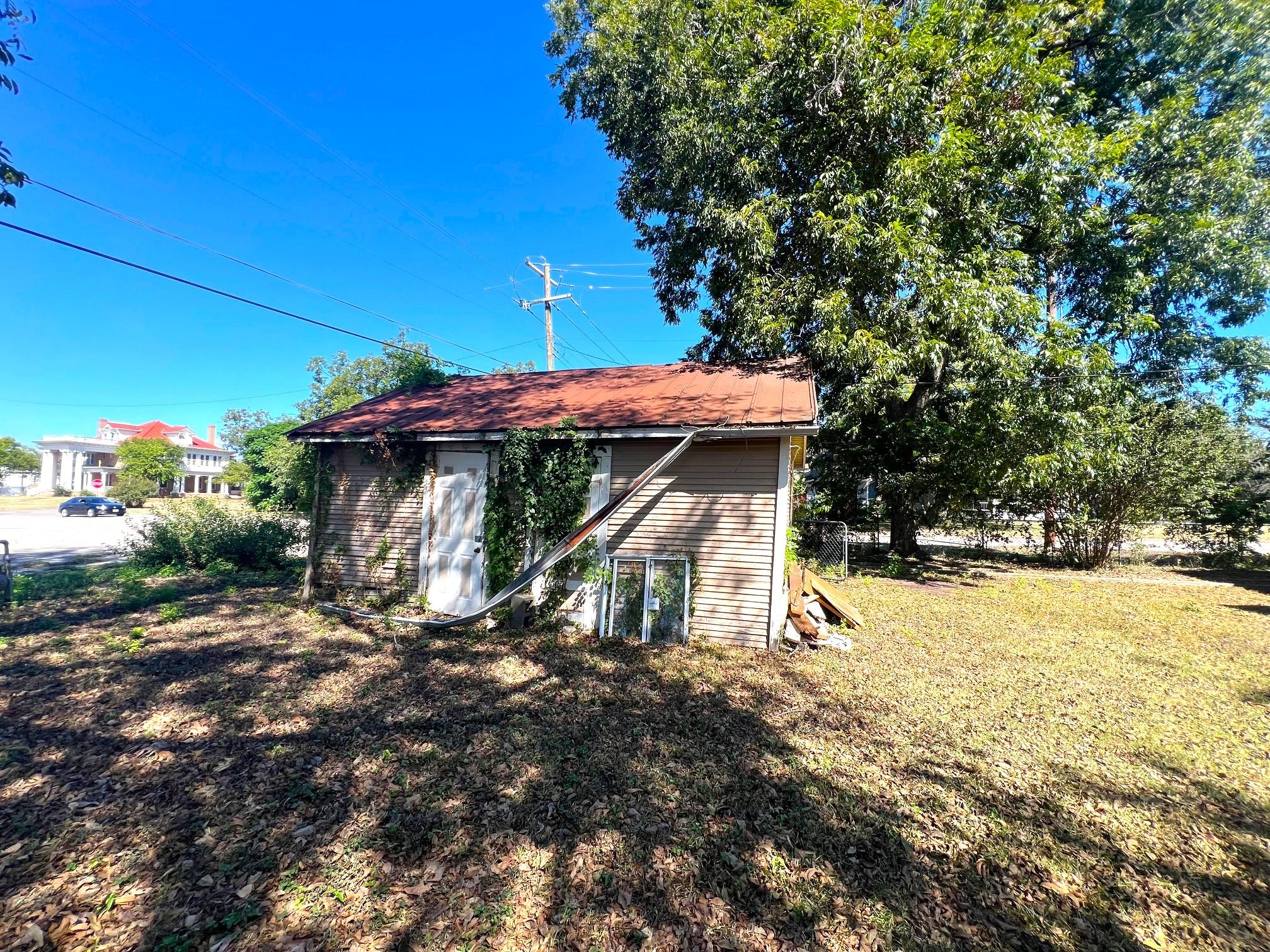 525 Washburn St Property Photo 6