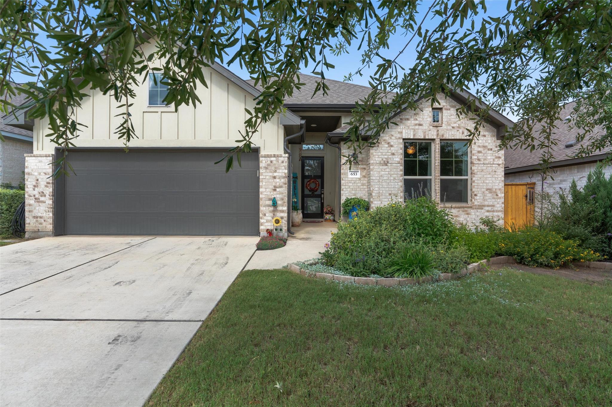 653 Coyote Creek Way Property Photo 2