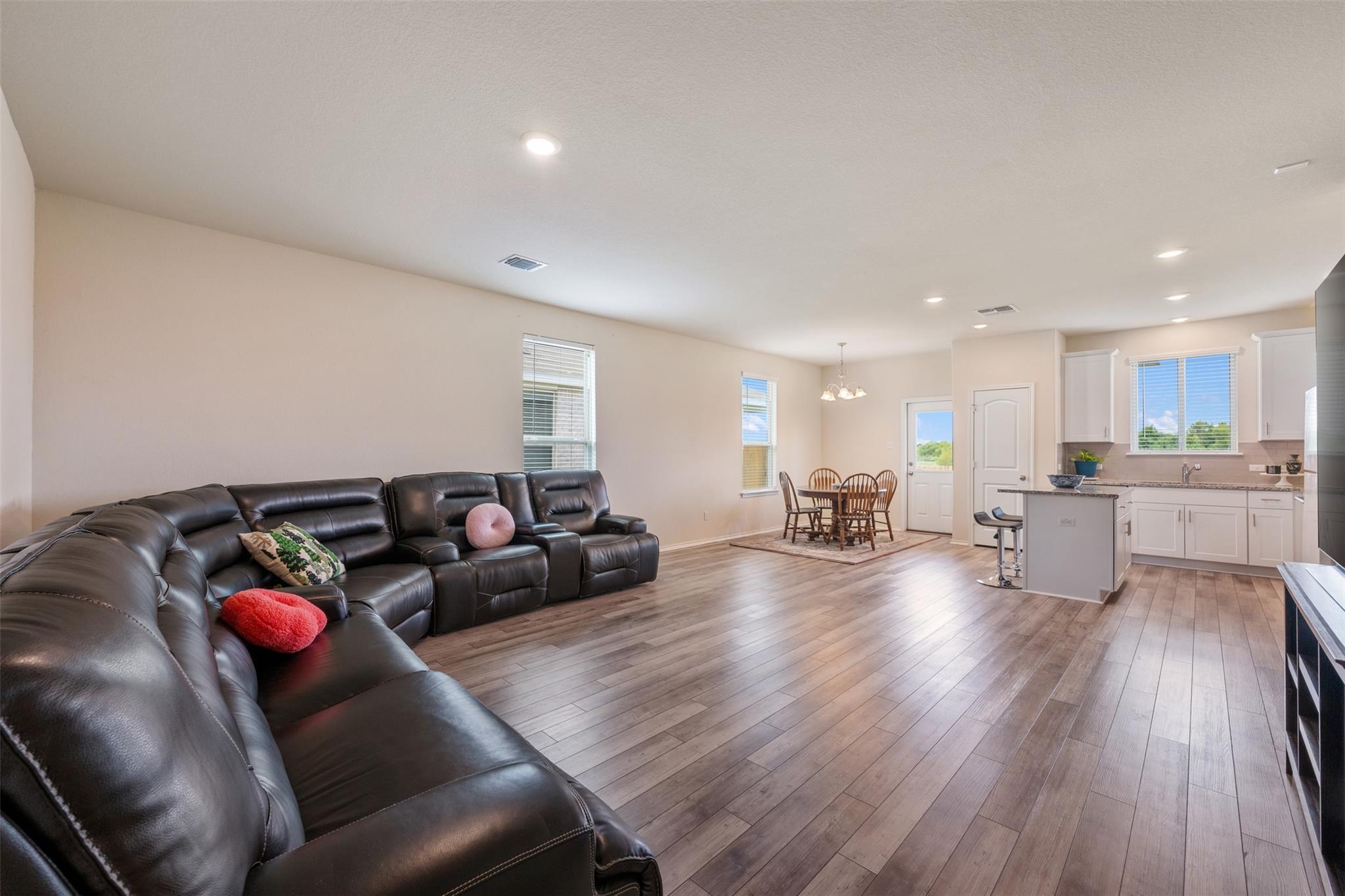 225 Gunther Way Property Photo 8