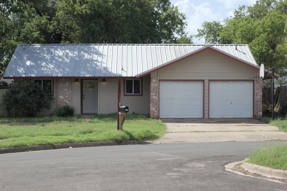 5204 Village Trl Property Photo 1