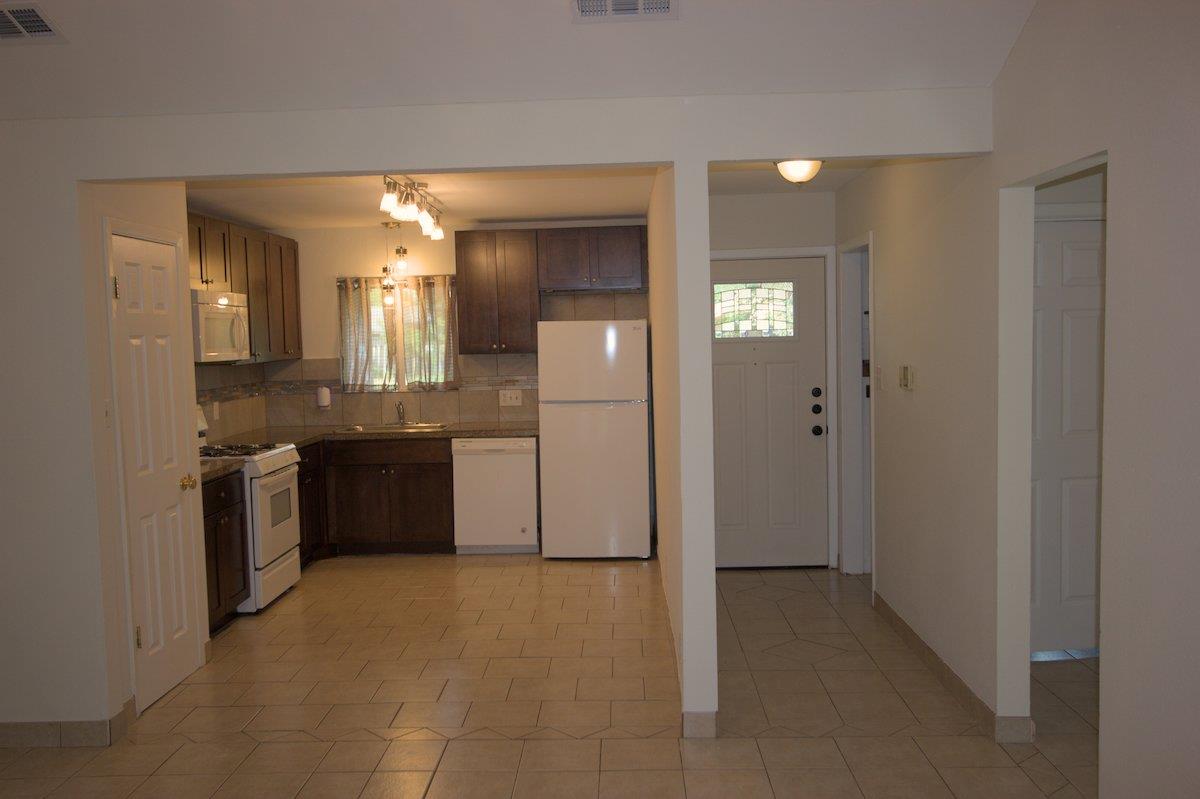 5204 Village Trl Property Photo 2