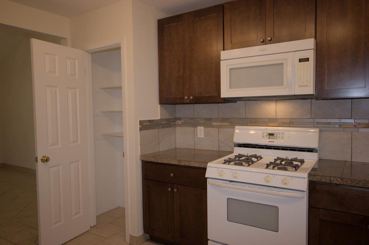5204 Village Trl Property Photo 4