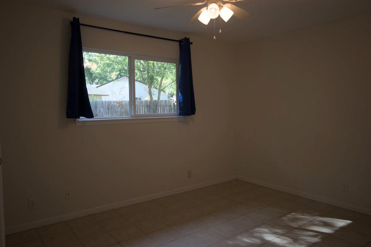 5204 Village Trl Property Photo 6