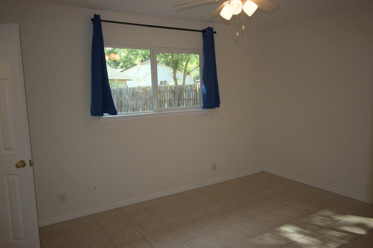 5204 Village Trl Property Photo 7