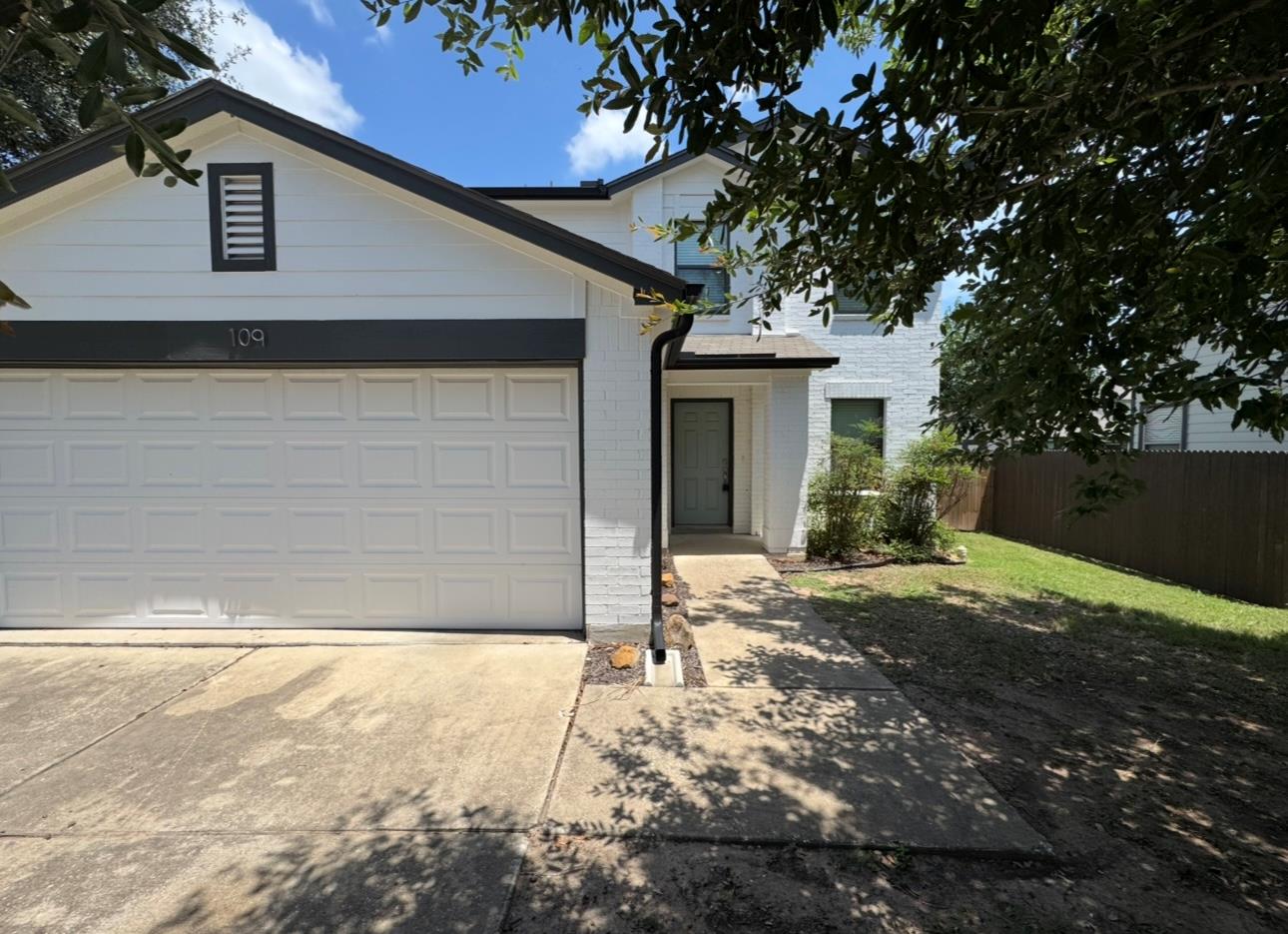 109 Kendall Cv Property Photo 2