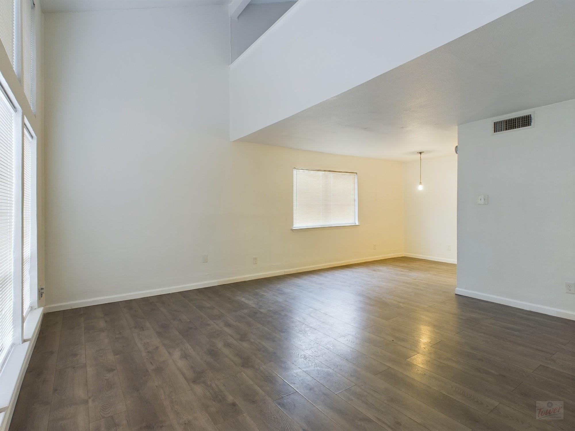 2124 Burton Dr #140 Property Photo 3