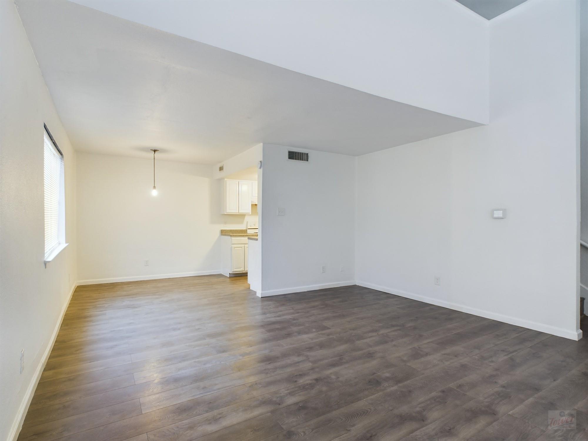 2124 Burton Dr #140 Property Photo 6
