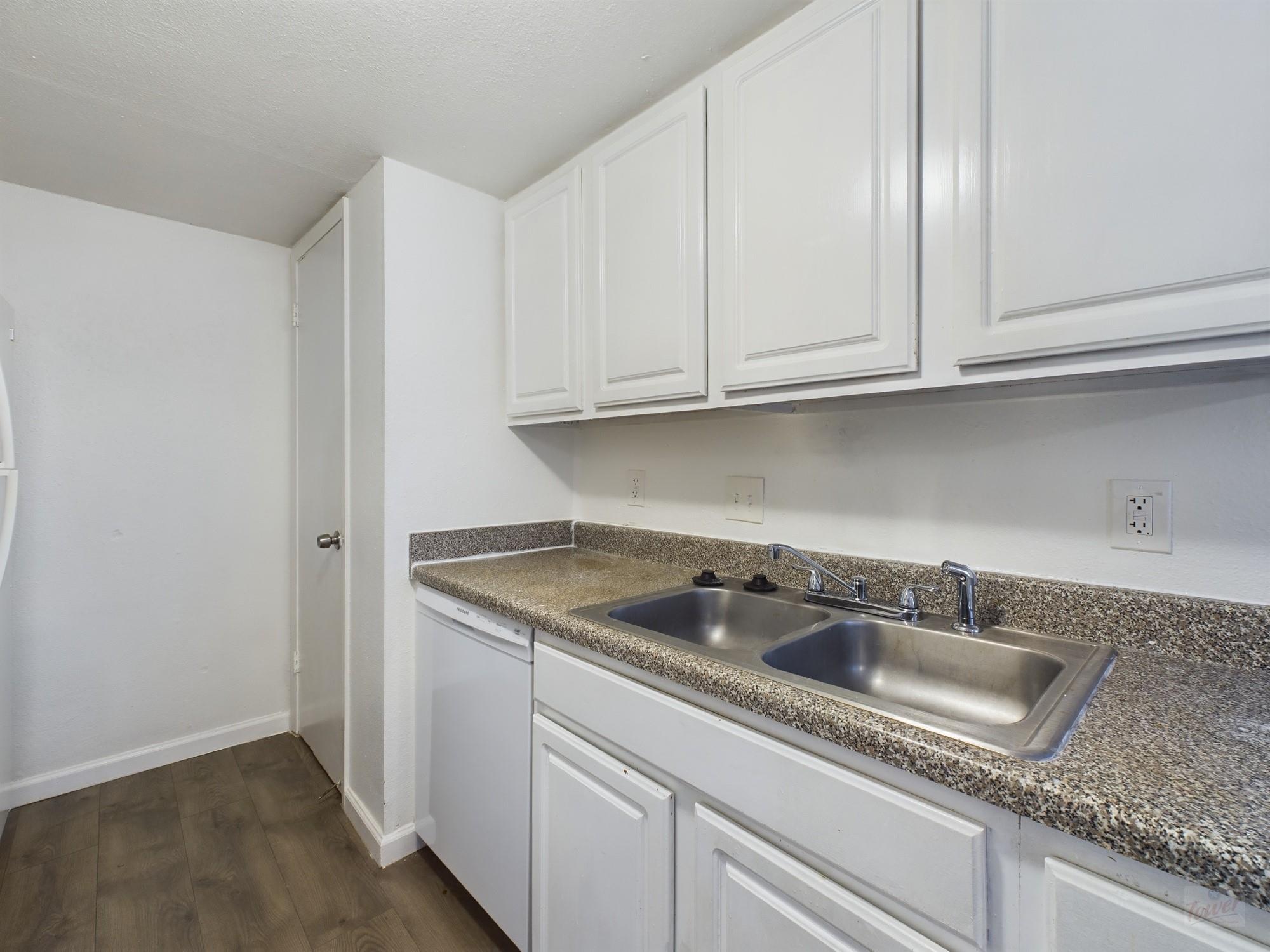 2124 Burton Dr #140 Property Photo 12