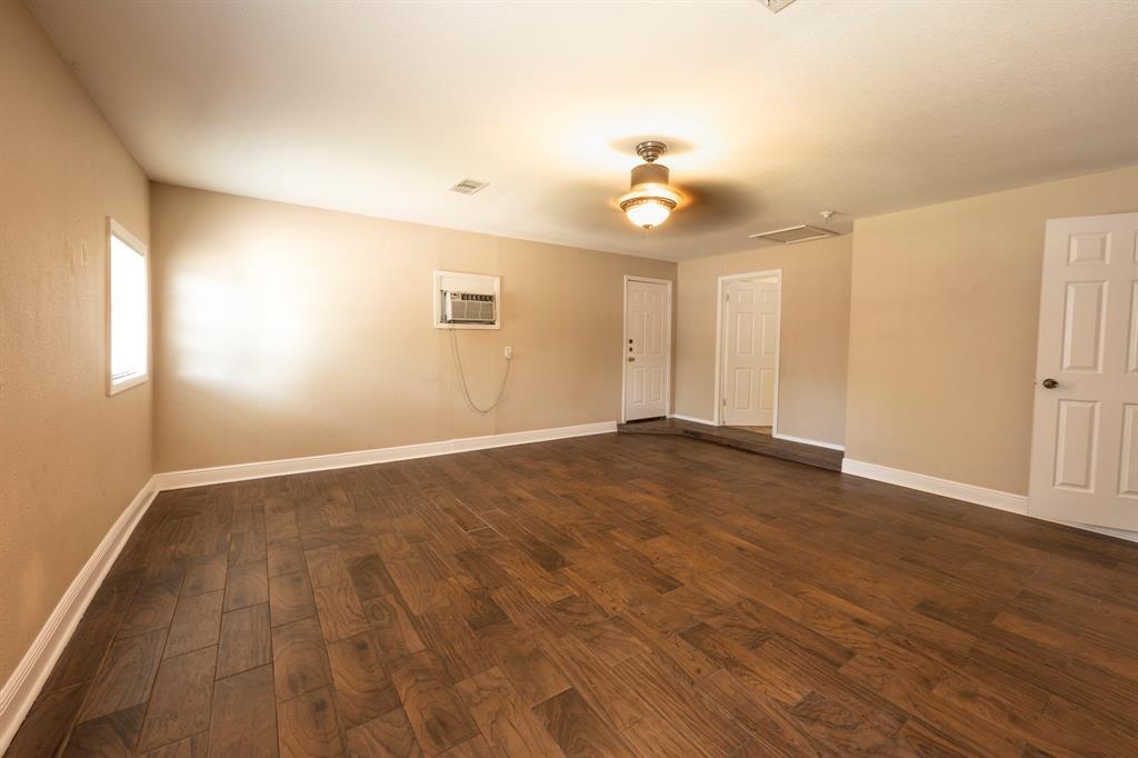 6400 Craigwood Cir Property Photo 1