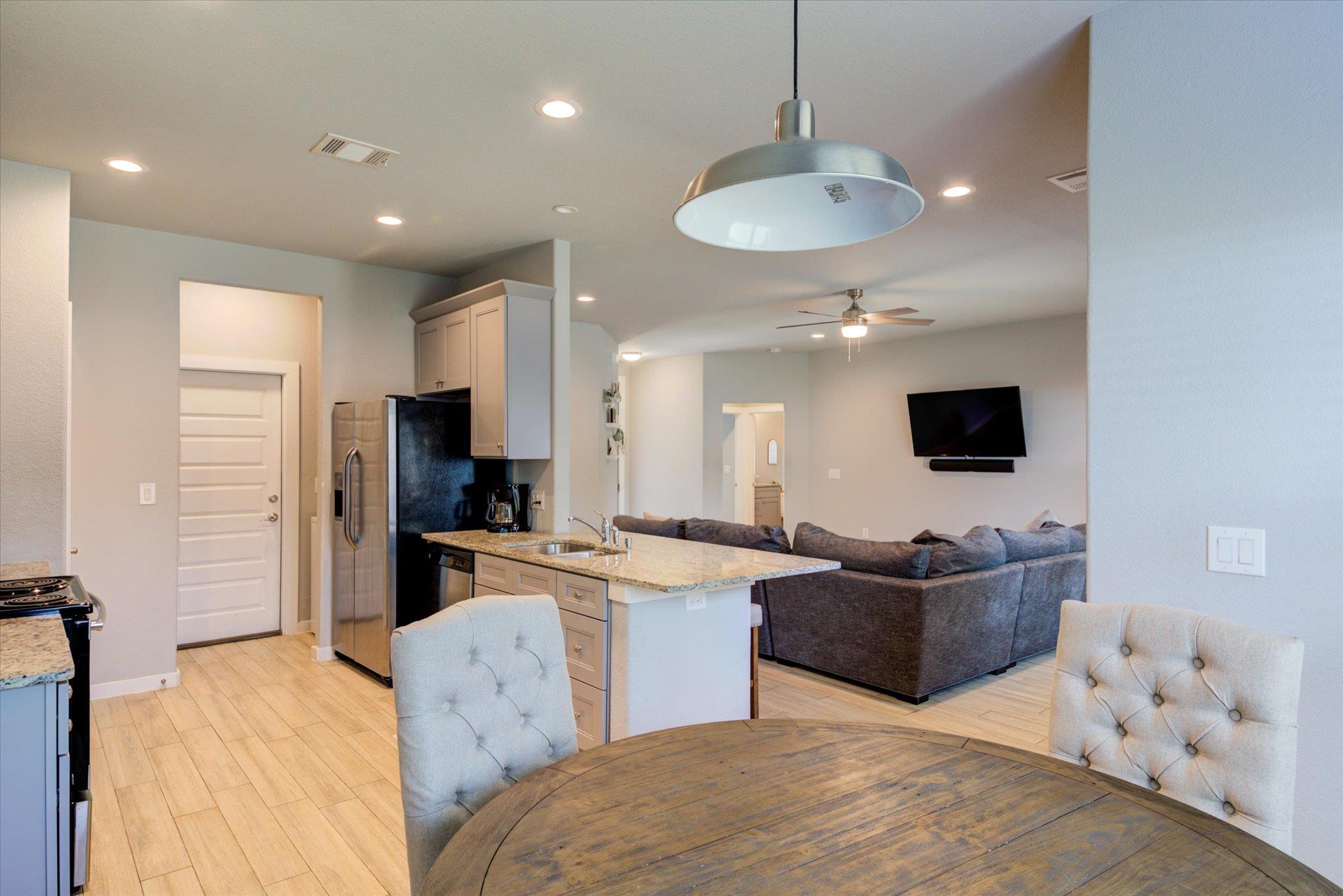 21414 Santa Carlo Ave Property Photo 8