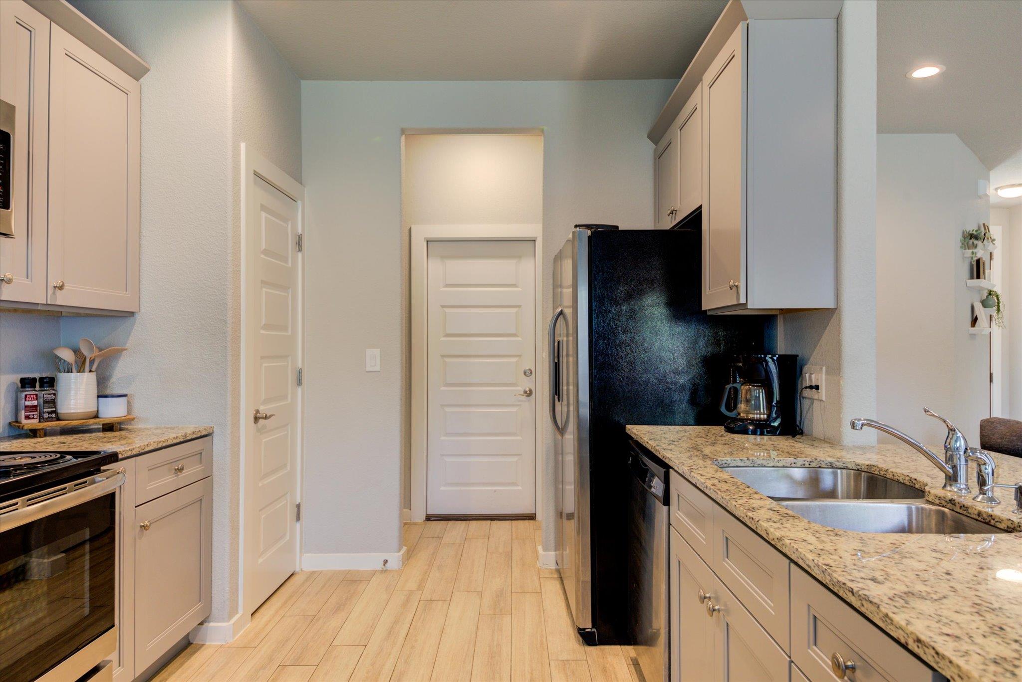 21414 Santa Carlo Ave Property Photo 9