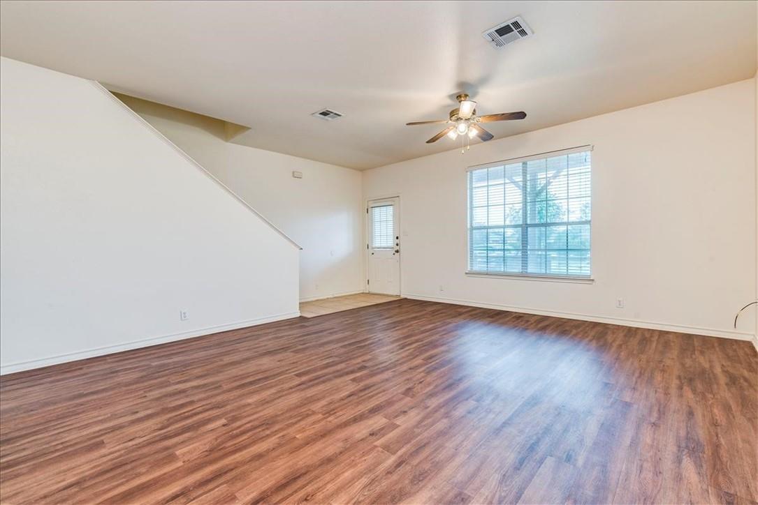 126 Sandstone Dr #f Property Photo 3