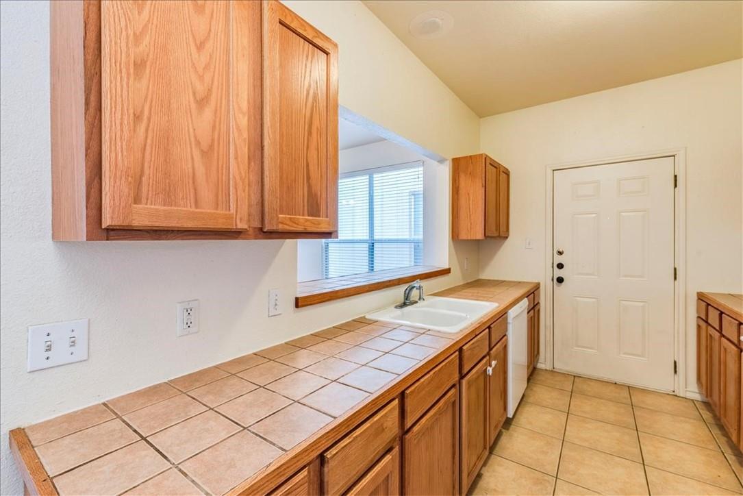 126 Sandstone Dr #f Property Photo 8