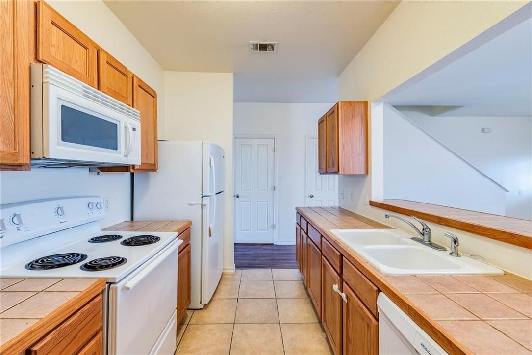 126 Sandstone Dr #f Property Photo 10