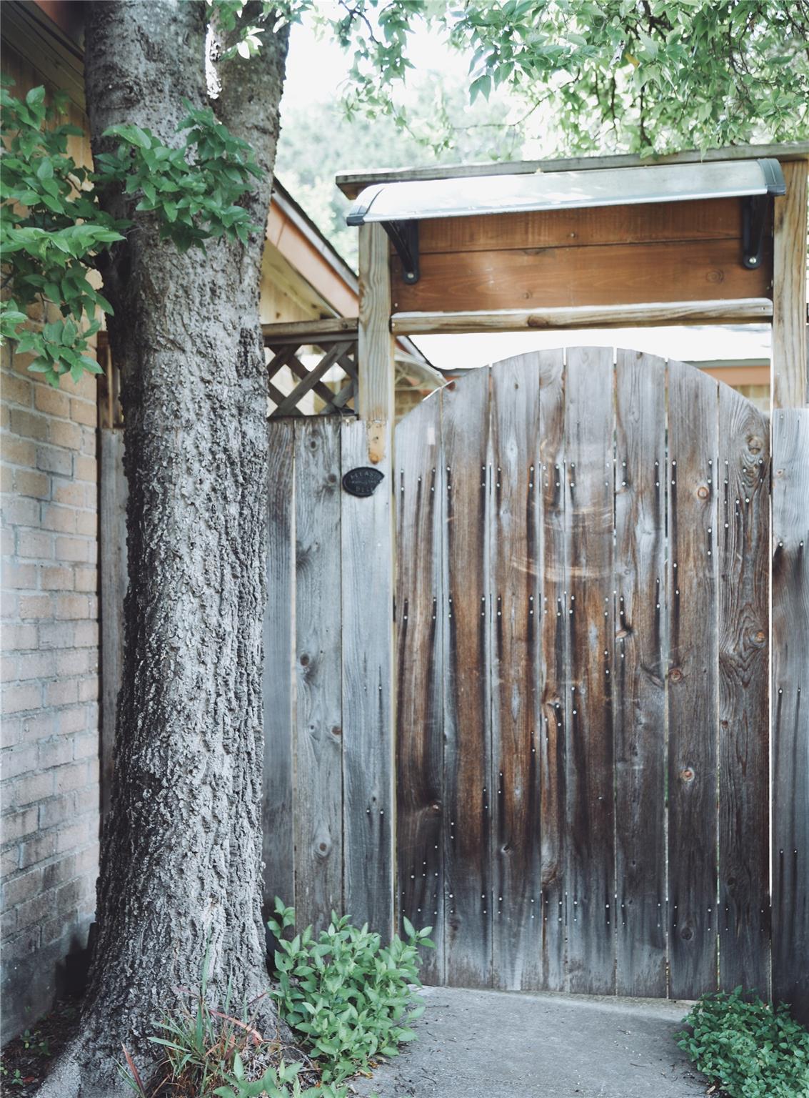 9906 Hundred Oaks Cir #b Property Photo 1