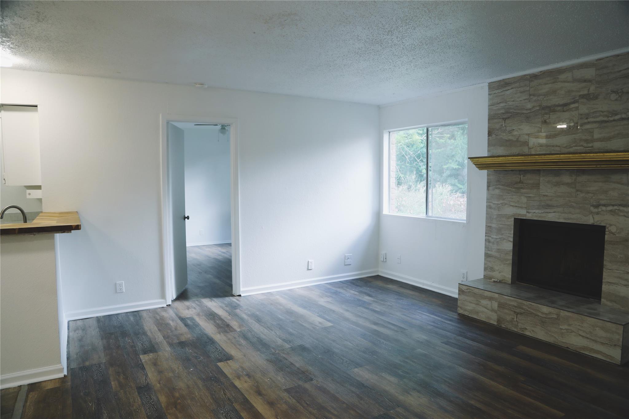 9906 Hundred Oaks Cir #b Property Photo 2