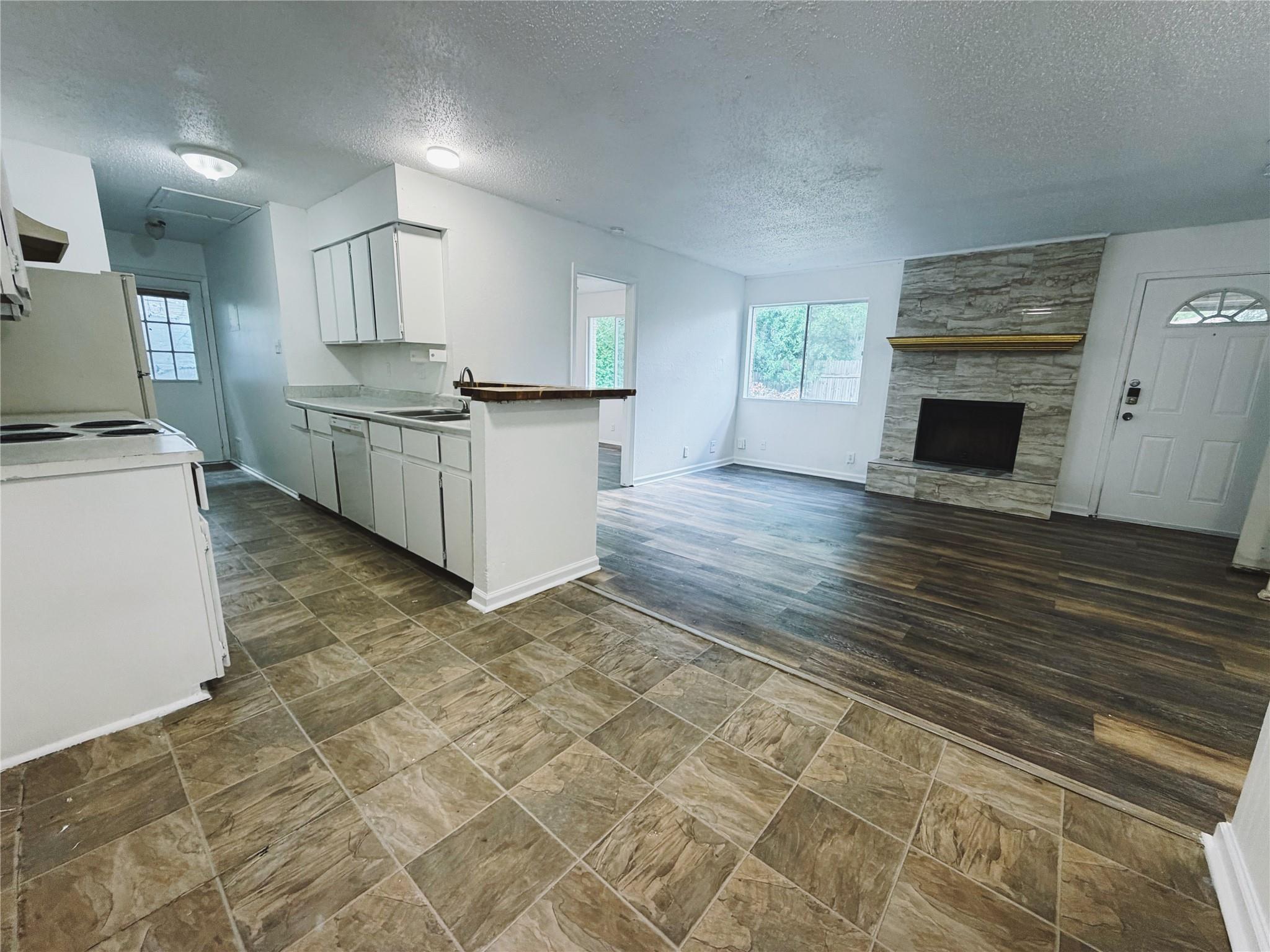 9906 Hundred Oaks Cir #b Property Photo 9