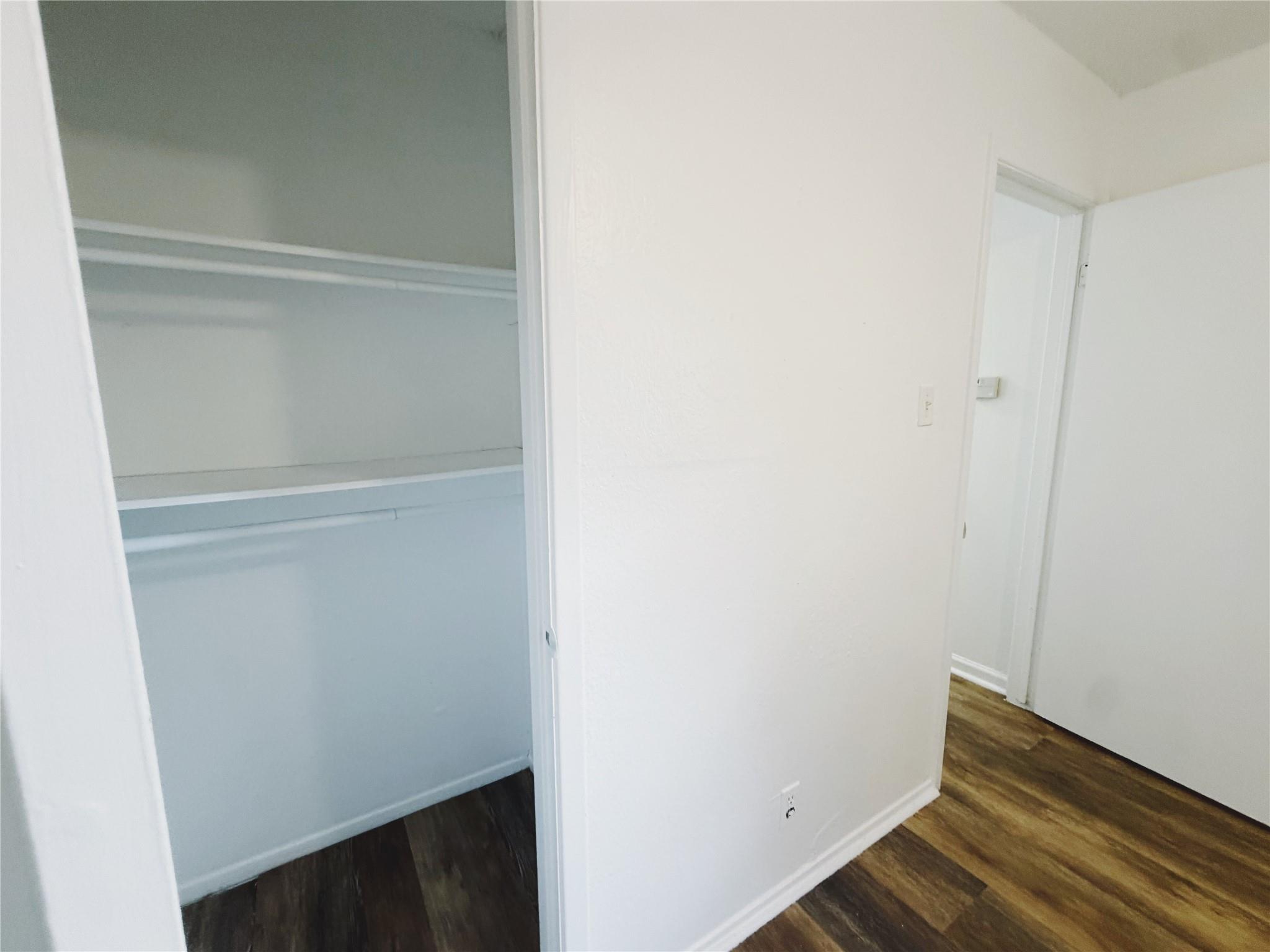 9906 Hundred Oaks Cir #b Property Photo 12