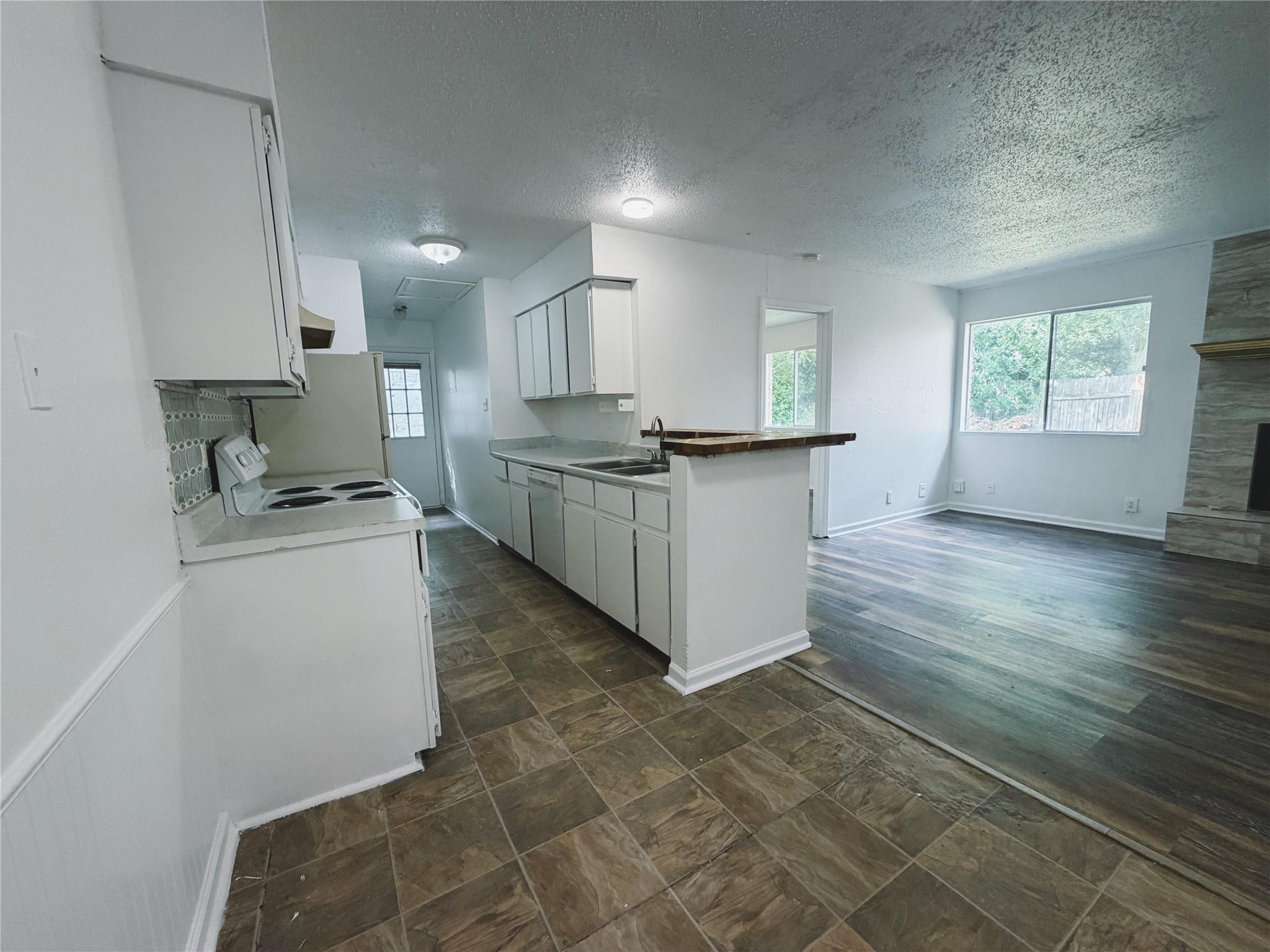 9906 Hundred Oaks Cir #b Property Photo 15