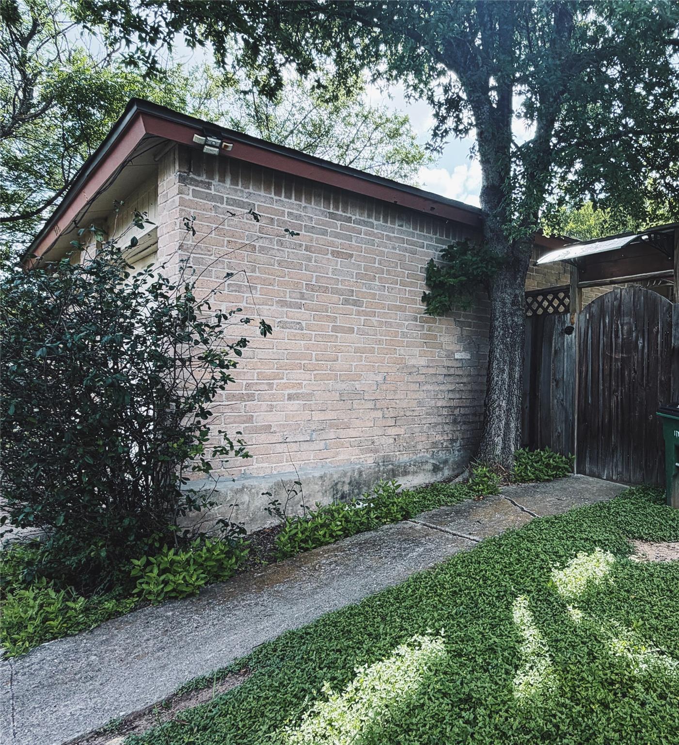 9906 Hundred Oaks Cir #b Property Photo 20