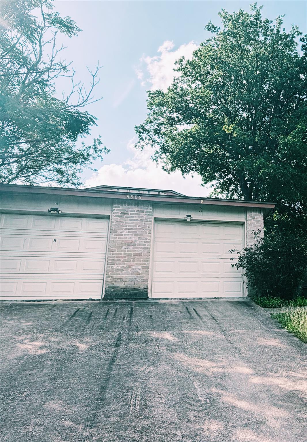 9906 Hundred Oaks Cir #b Property Photo 24