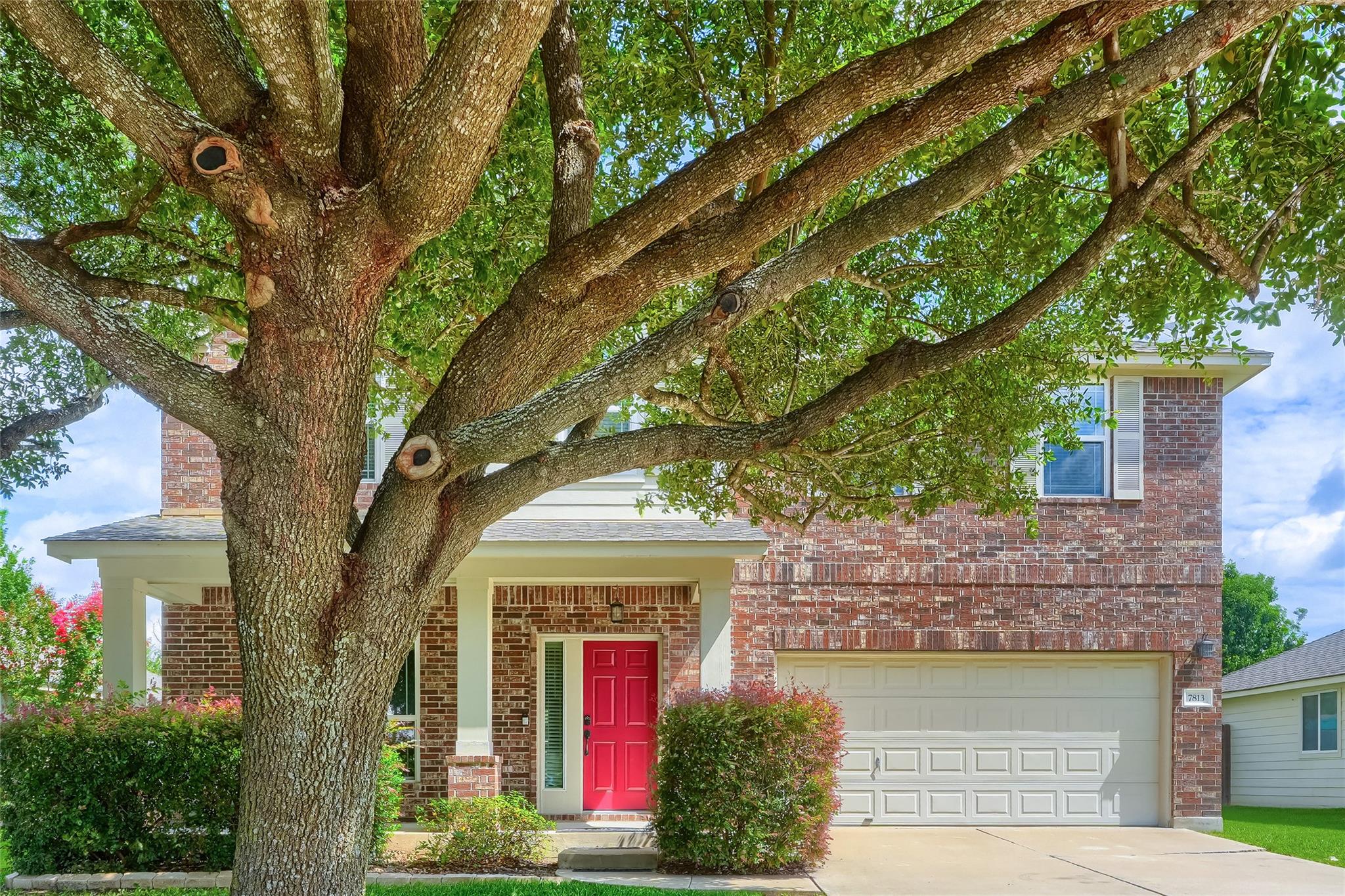 7813 Squirrel Hollow Dr Property Photo 1