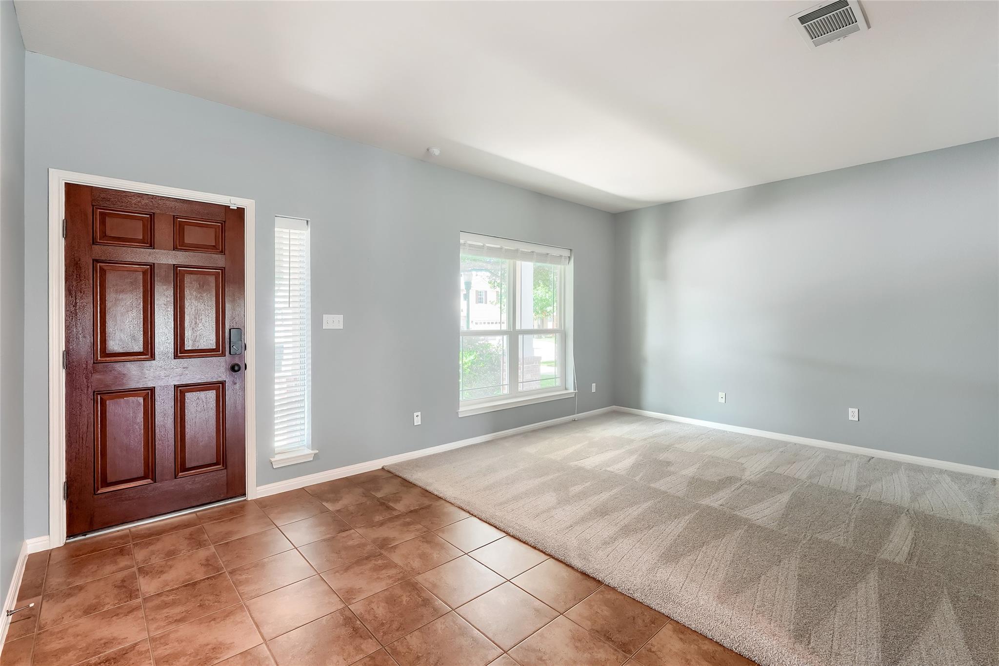 7813 Squirrel Hollow Dr Property Photo 4
