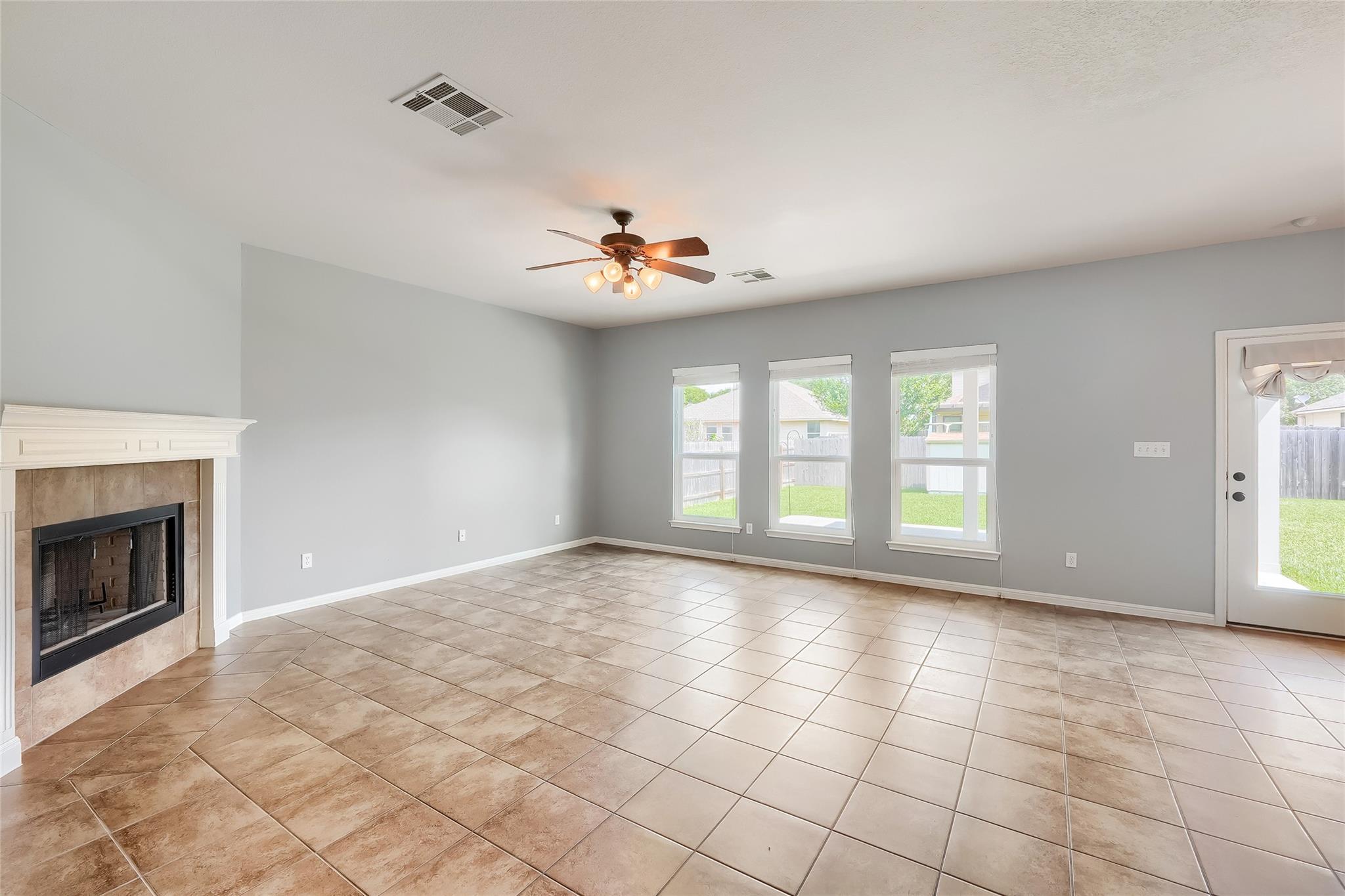 7813 Squirrel Hollow Dr Property Photo 5