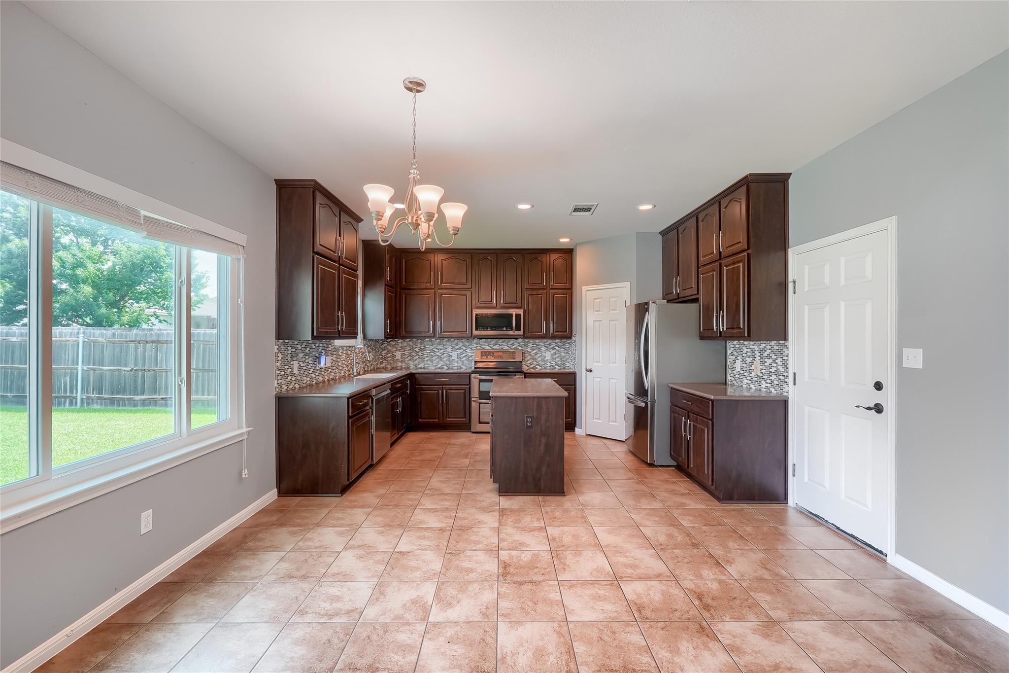 7813 Squirrel Hollow Dr Property Photo 6