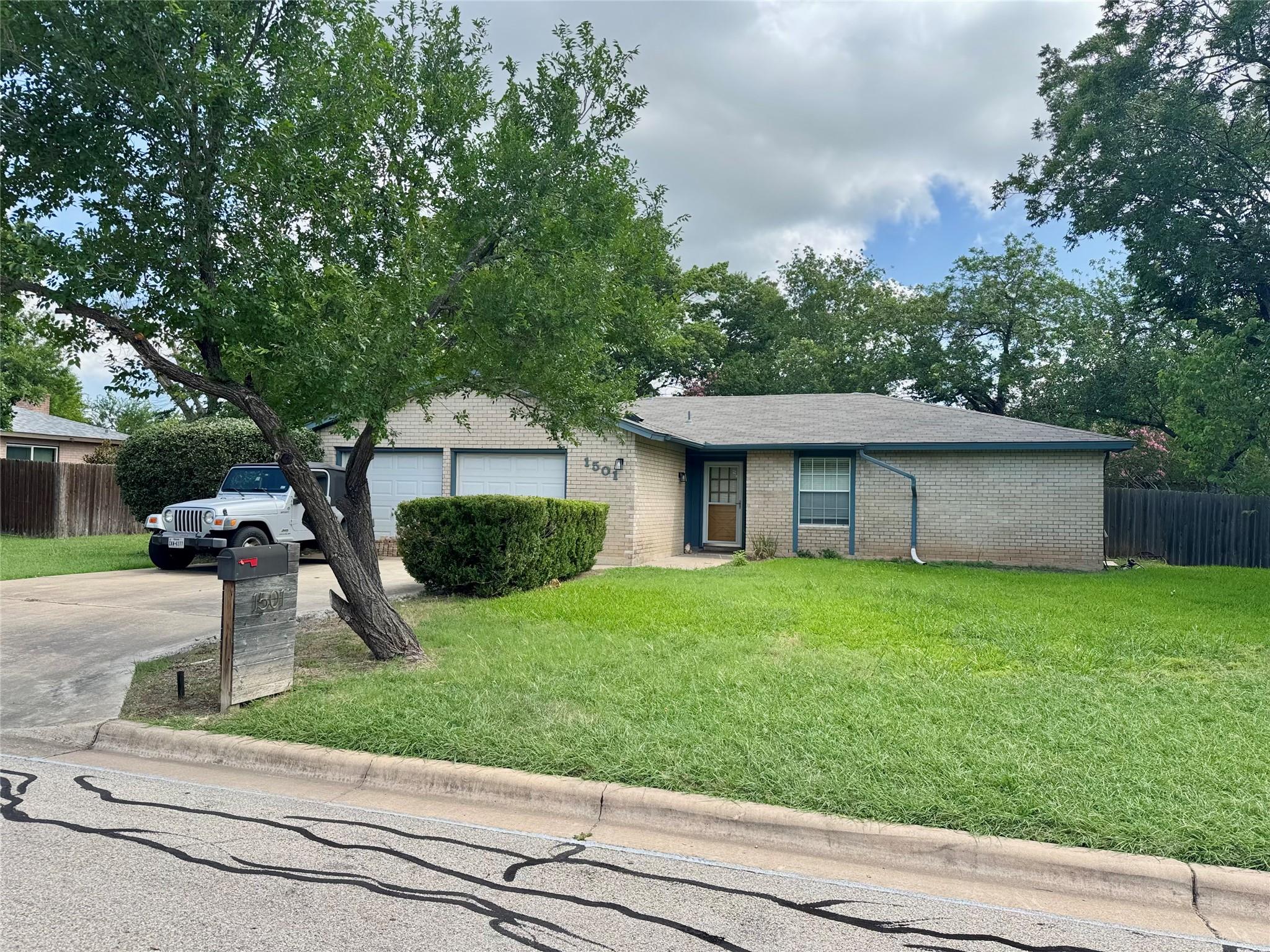 1501 Greenfield Dr Property Photo 1