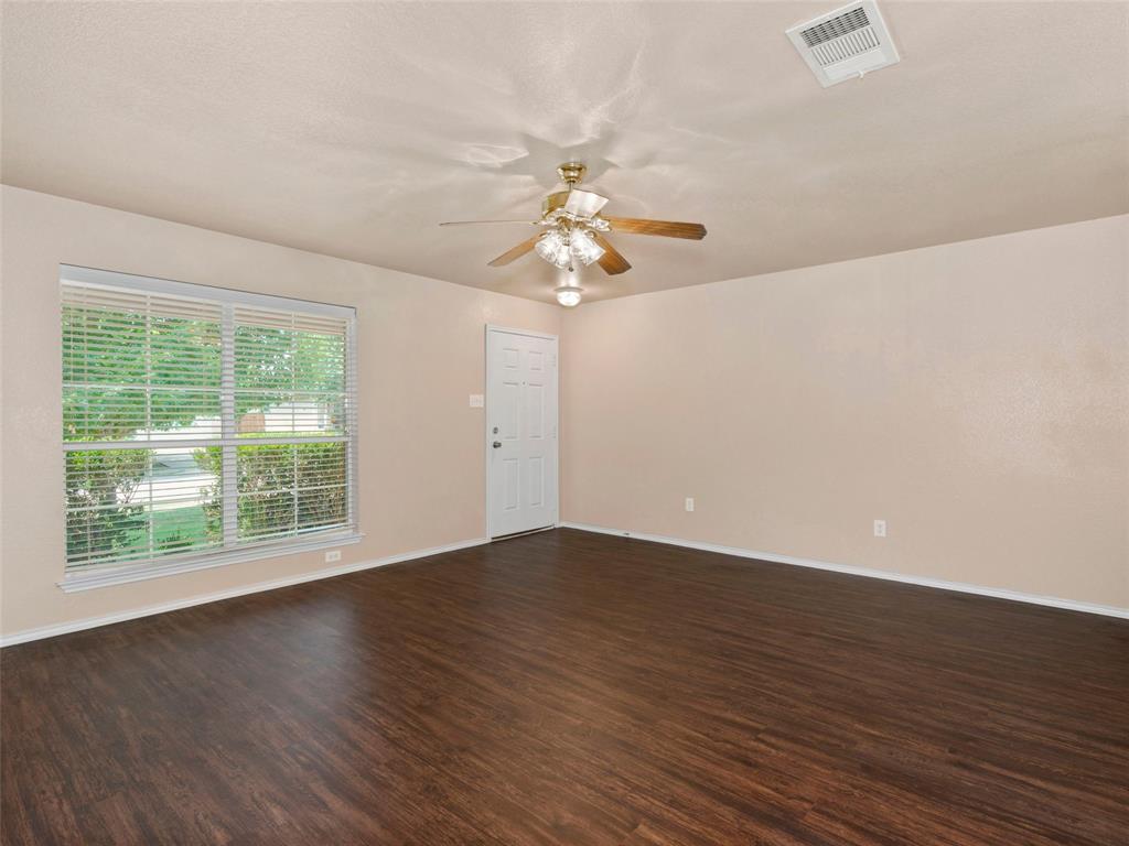 363 Paddington Dr Property Photo 5