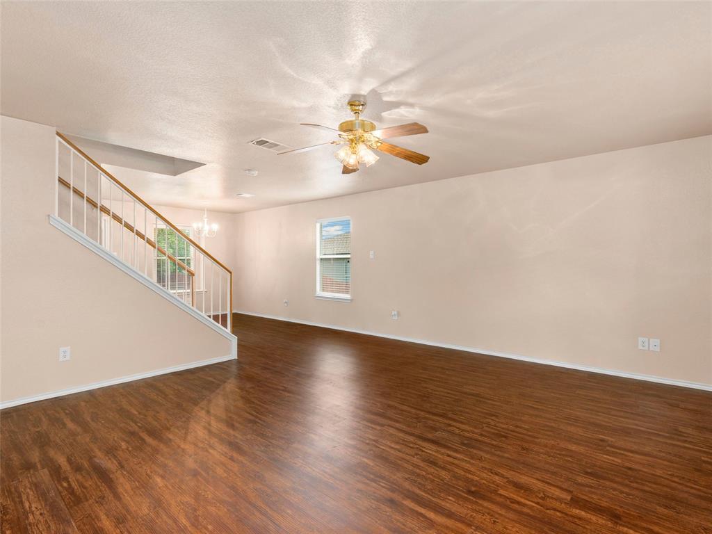363 Paddington Dr Property Photo 7