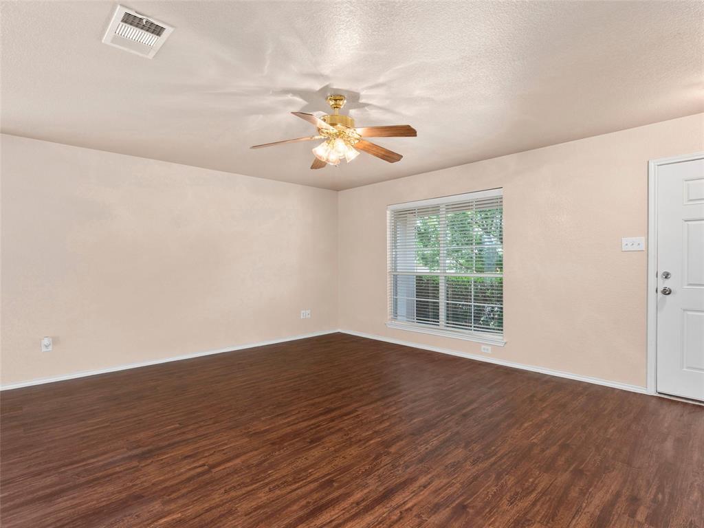 363 Paddington Dr Property Photo 8