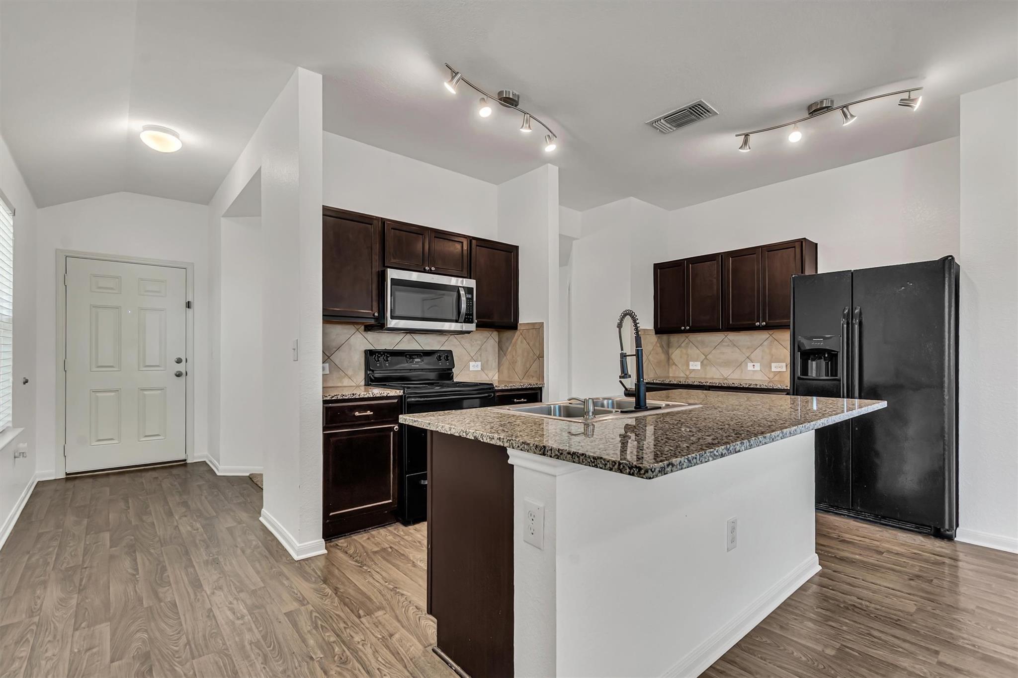12304 Jamie Dr Property Photo 5