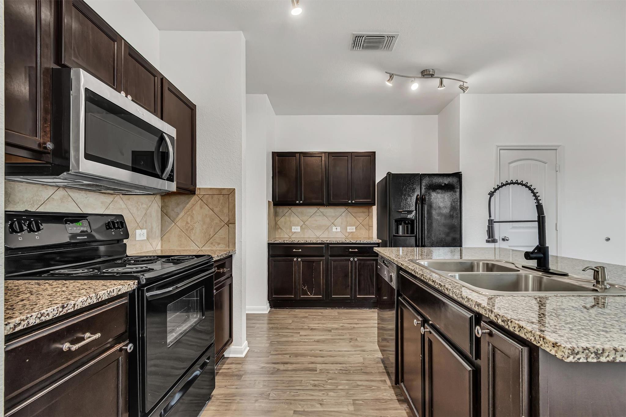 12304 Jamie Dr Property Photo 6