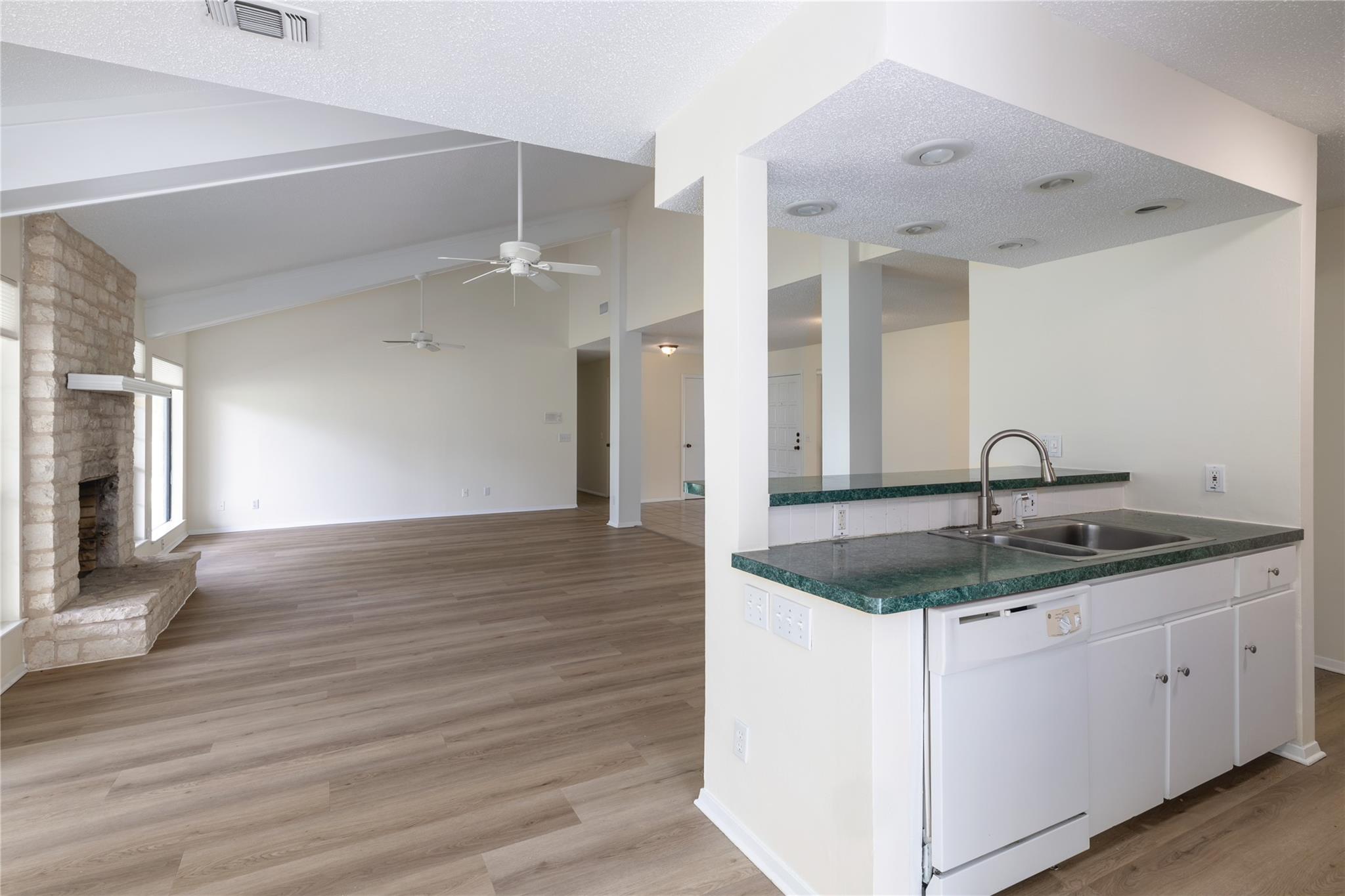 611 Lido St Property Photo 12