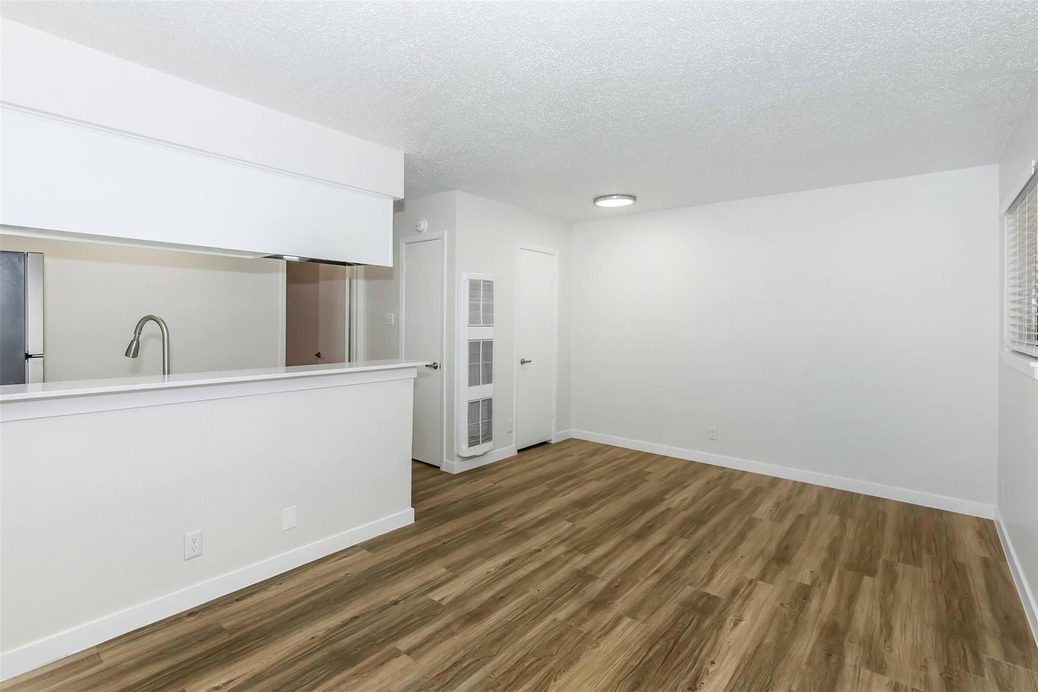 609 E 45th St #104 Property Photo 3