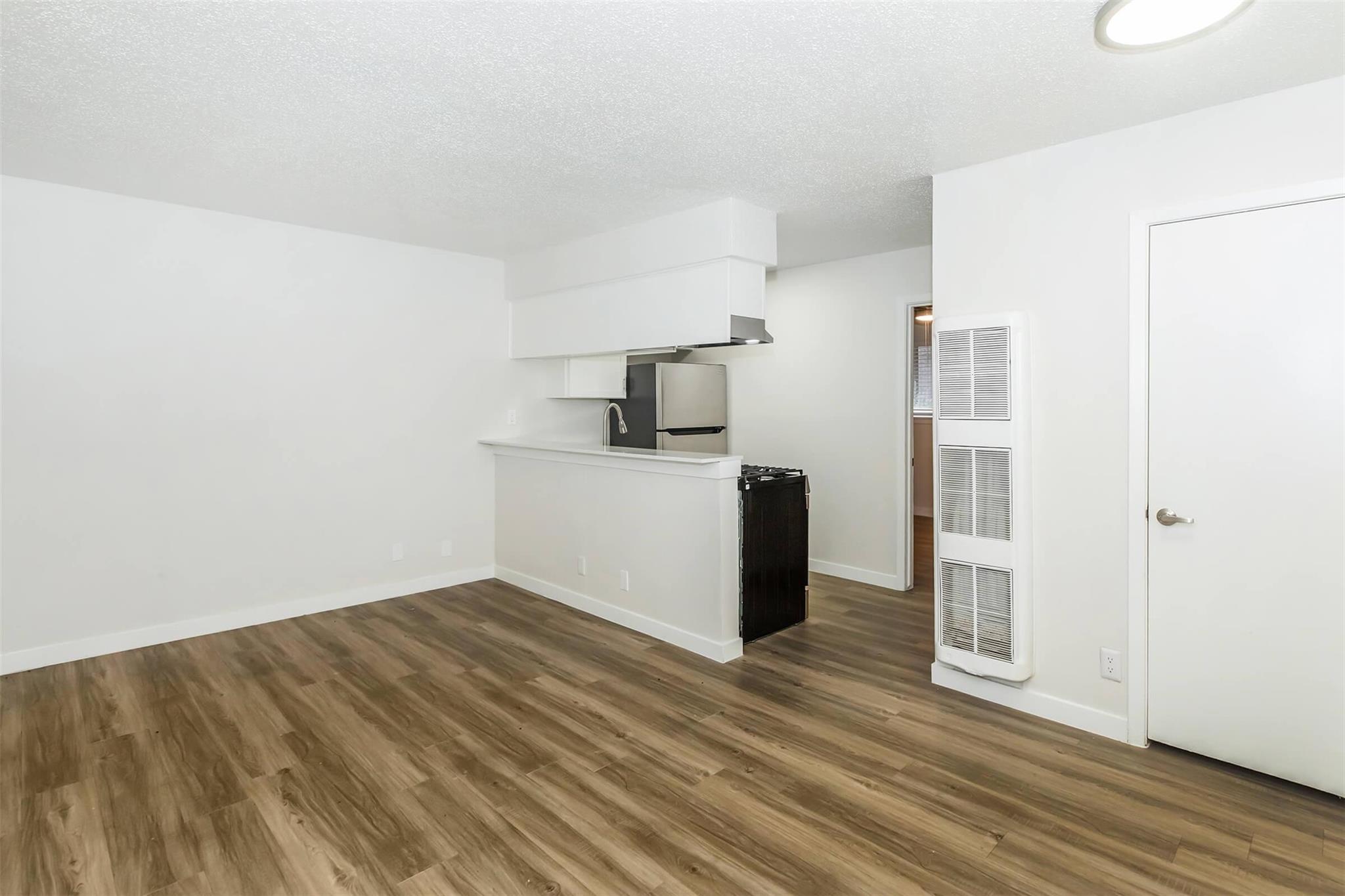609 E 45th St #104 Property Photo 4