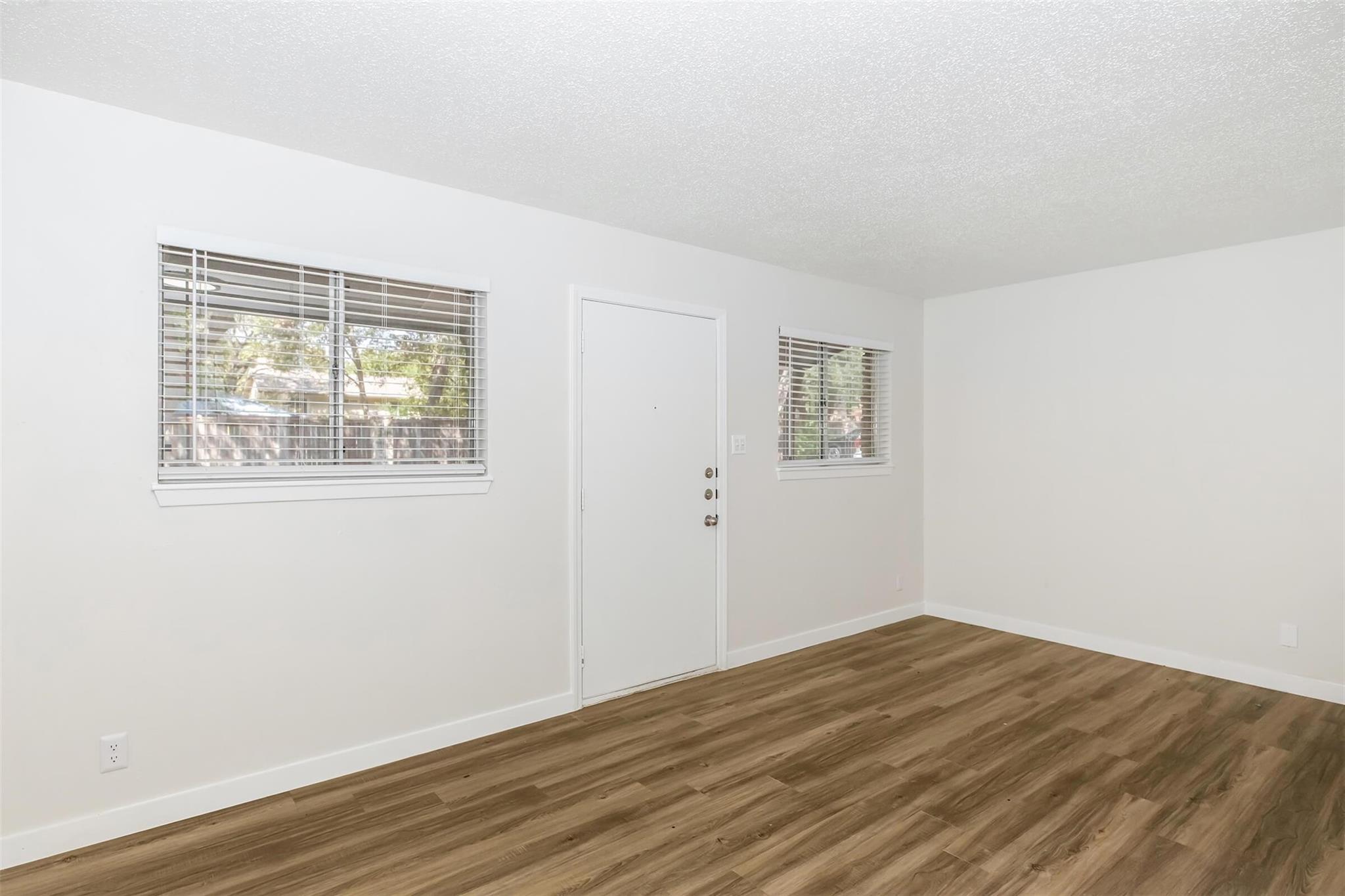 609 E 45th St #104 Property Photo 5