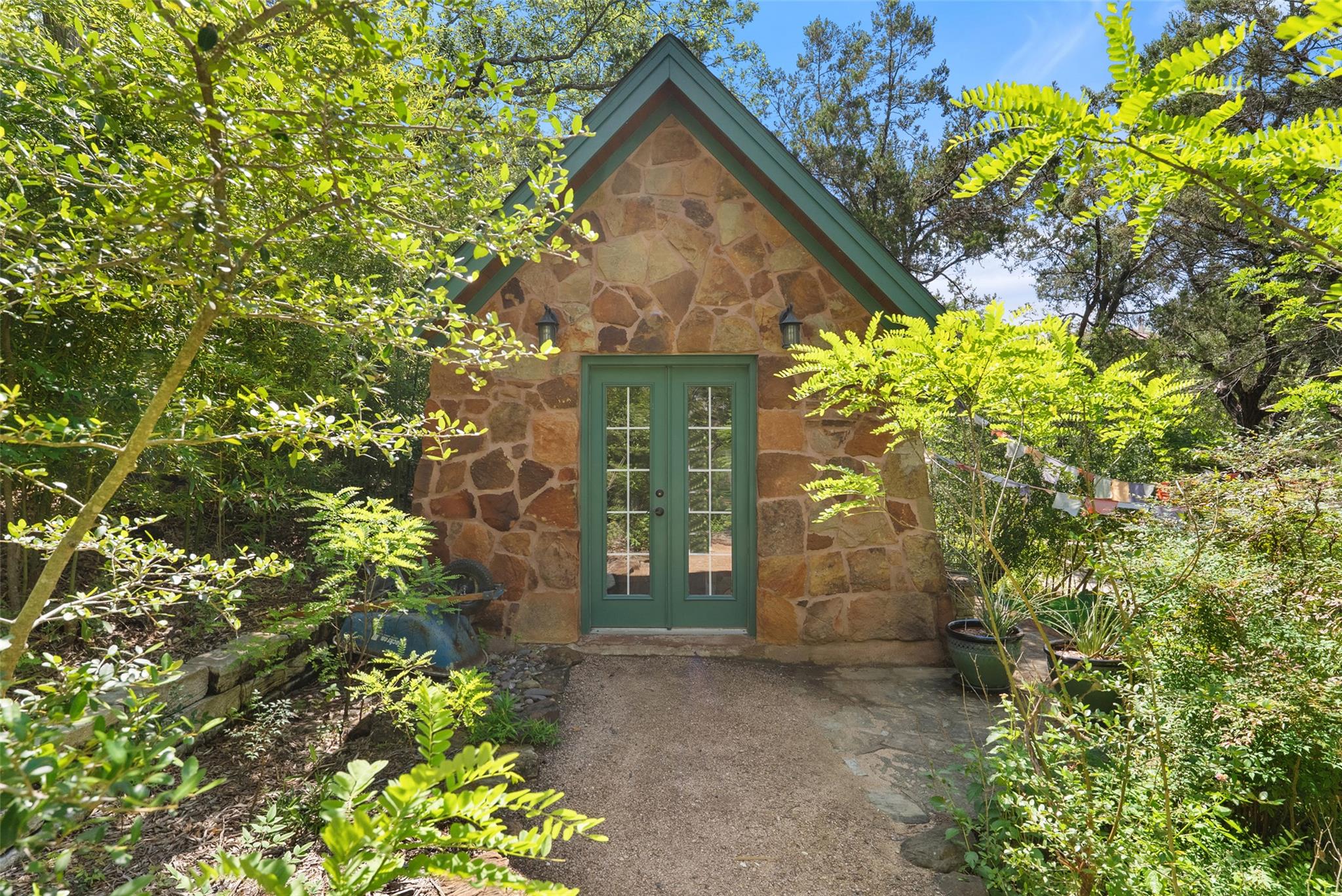 1354 The High Rd Property Photo 36